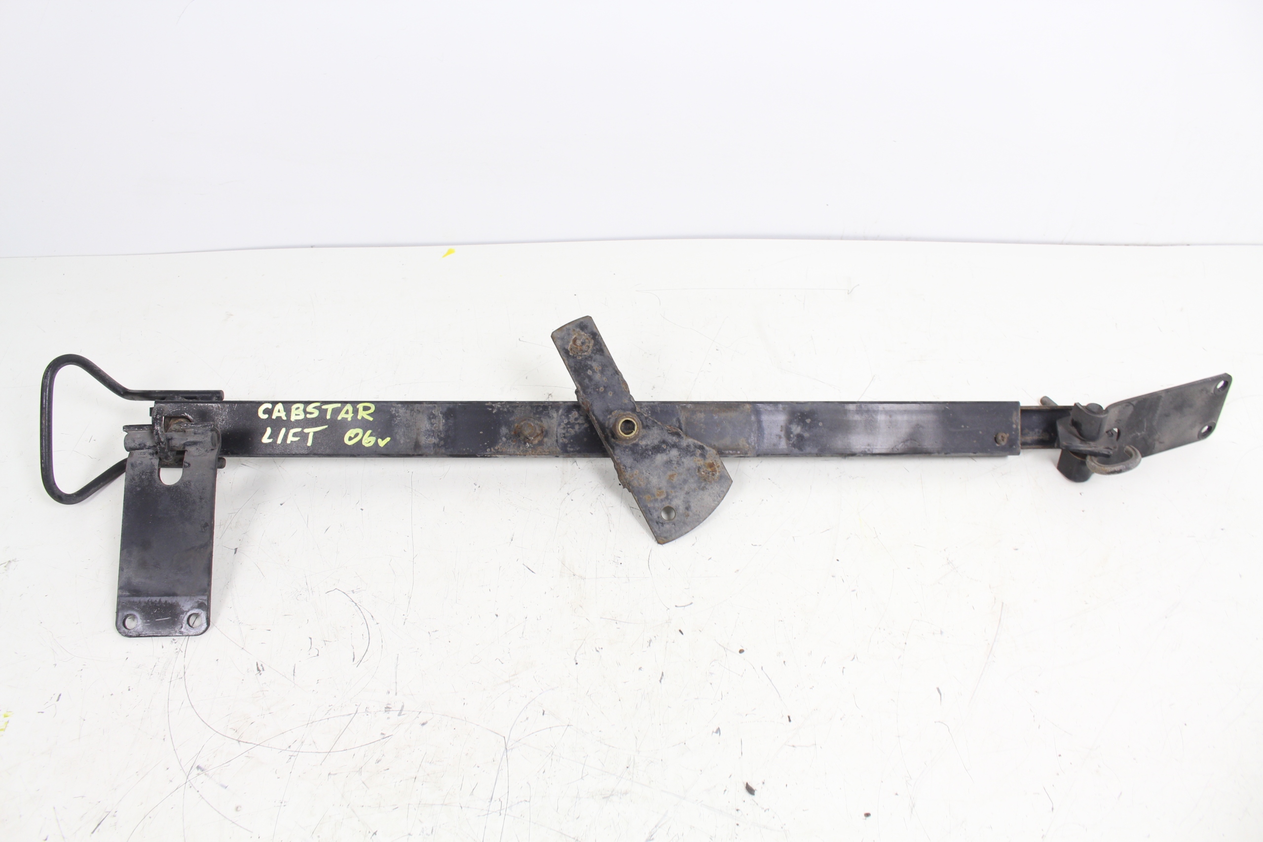 WINDA KOŁA ZAPASOWEGO NISSAN CABSTAR 06r.LIFT Producent części Nissan OE