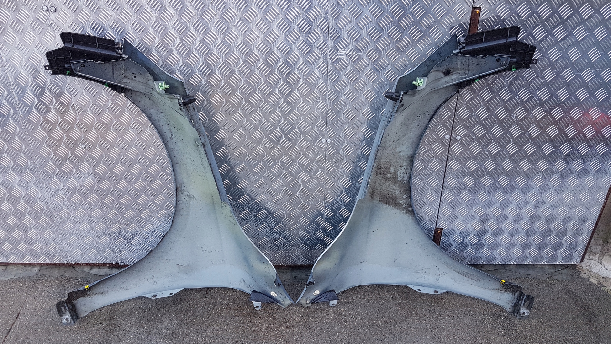 PARAFANGO SINISTRA VOLVO S60 V60 10-13 LAK: 490-46