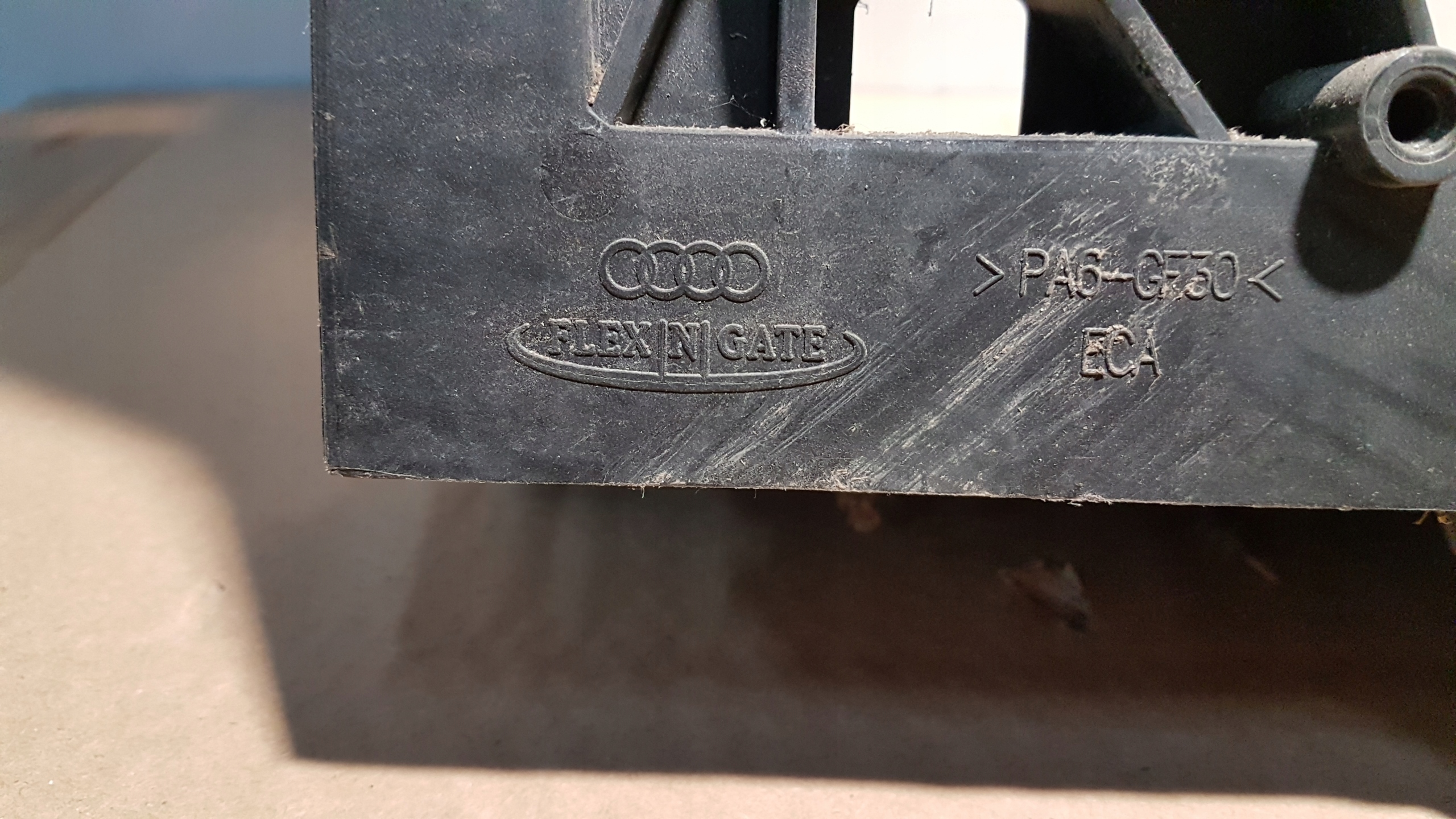 панель передняя / телевизор перед Audi A6 C8 4K0805594 оригинал