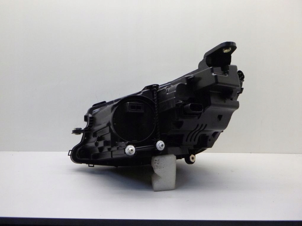 MERCEDES E KLASA A 213 LIFT FULL LED 2020 right
