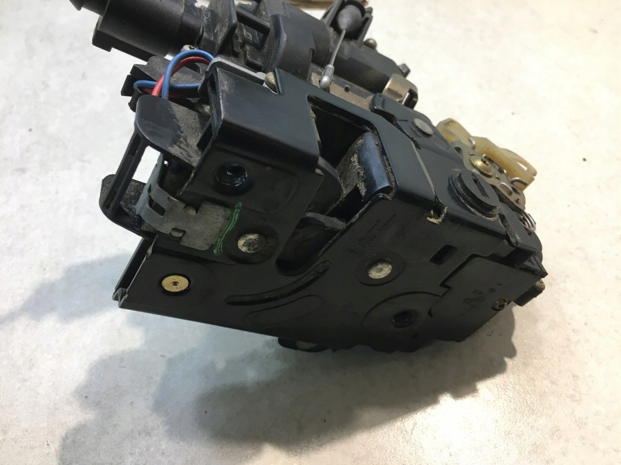 lock door right rear part SEAT LEON and 6 PIN