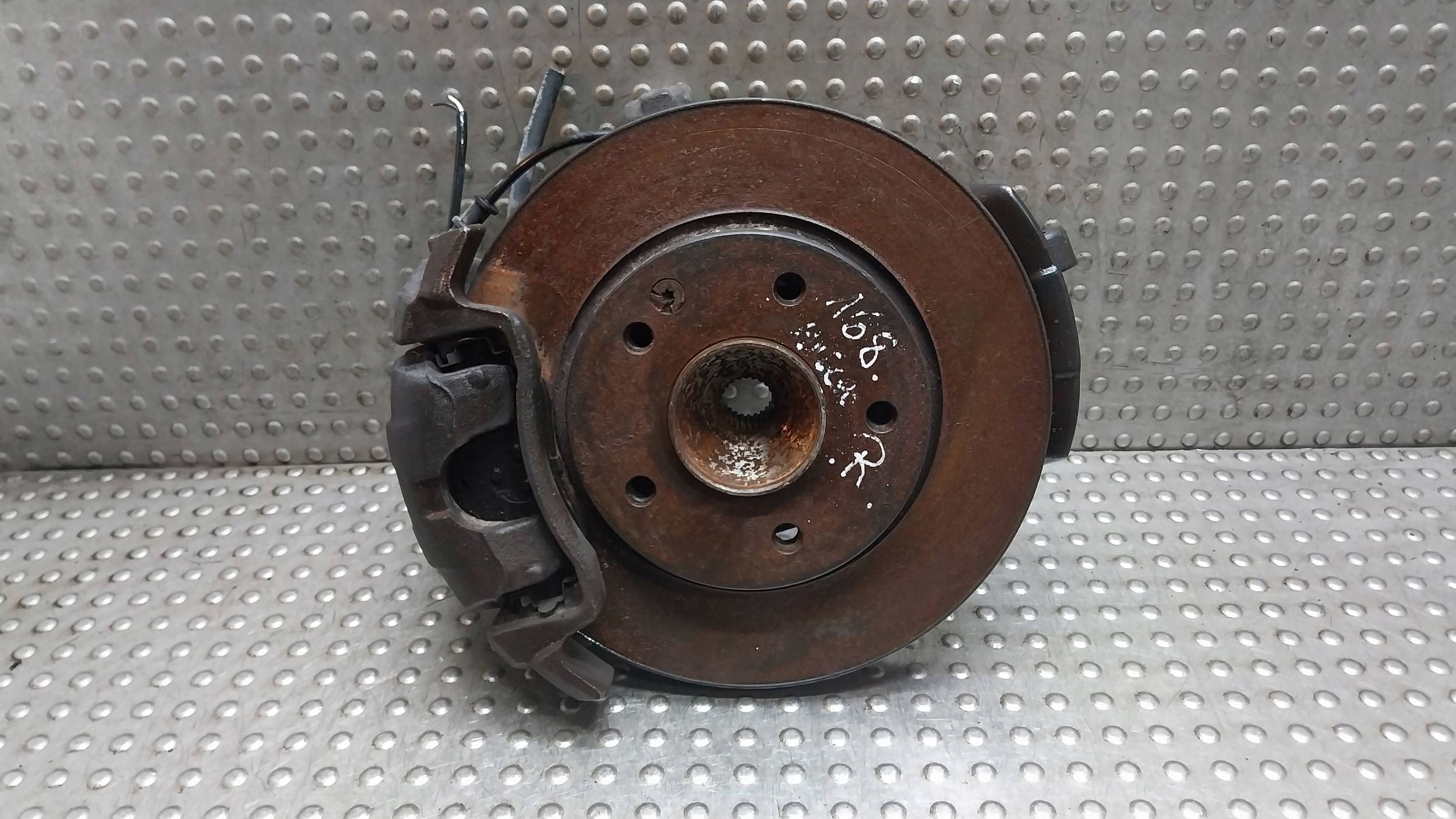 otoč čepu třmen pravý předek 6813 MERCEDES A W168