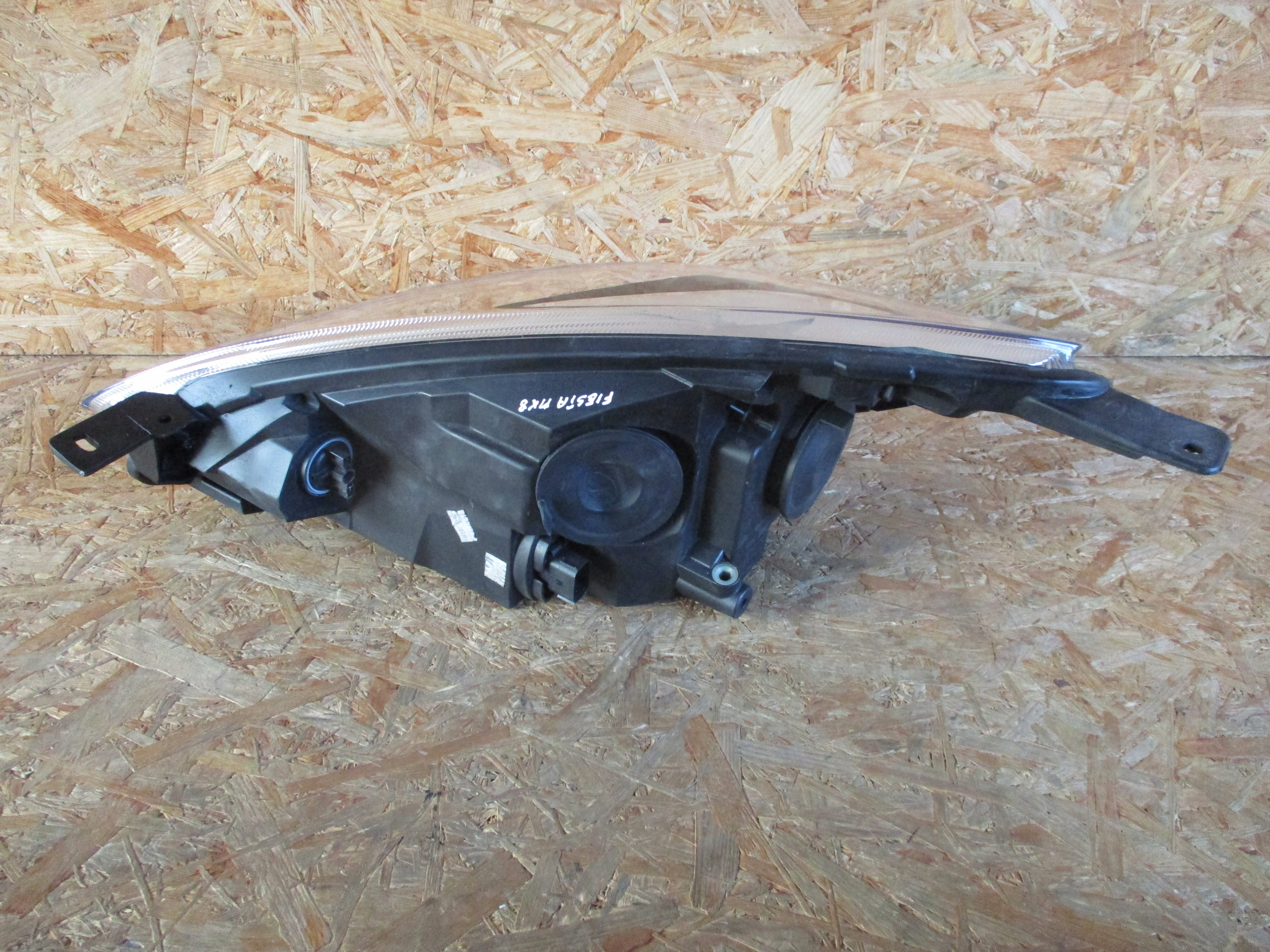 REFLEKTOR light right FORD FIESTA MK8