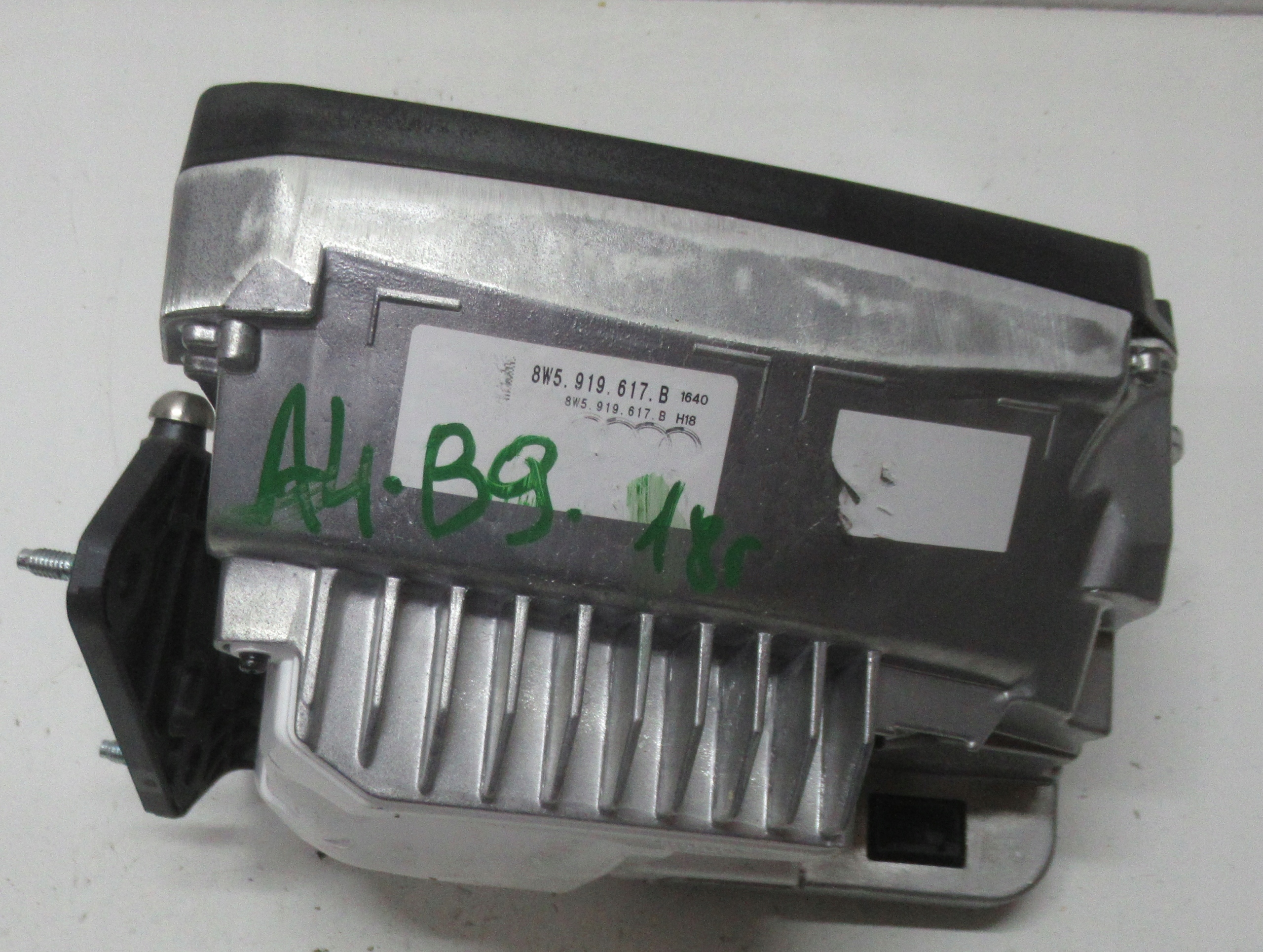 AUDI A4 B9 AVANT 3.0 TDI 18R display HEADUP 8W5919617B
