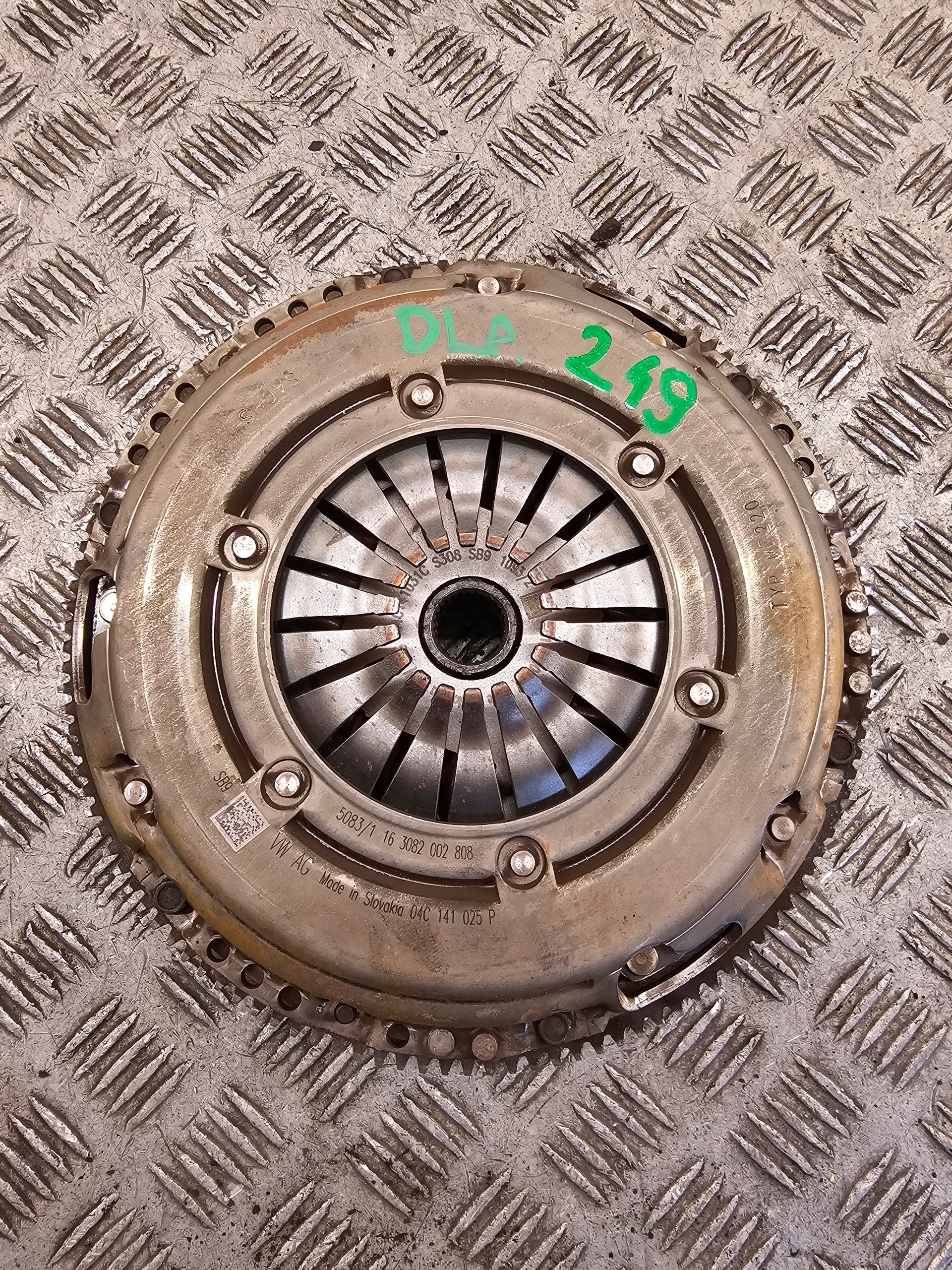 Volkswagen OE 04c141025p Embrayage Complets