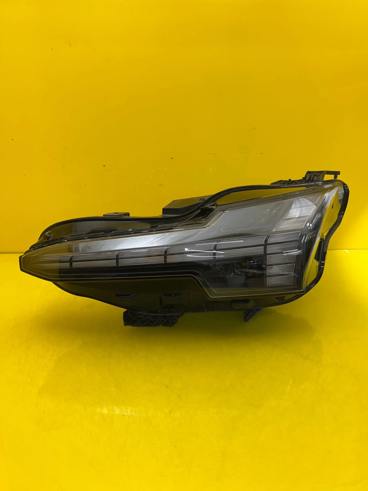 light left front Volvo EX30 Full Led 80000401