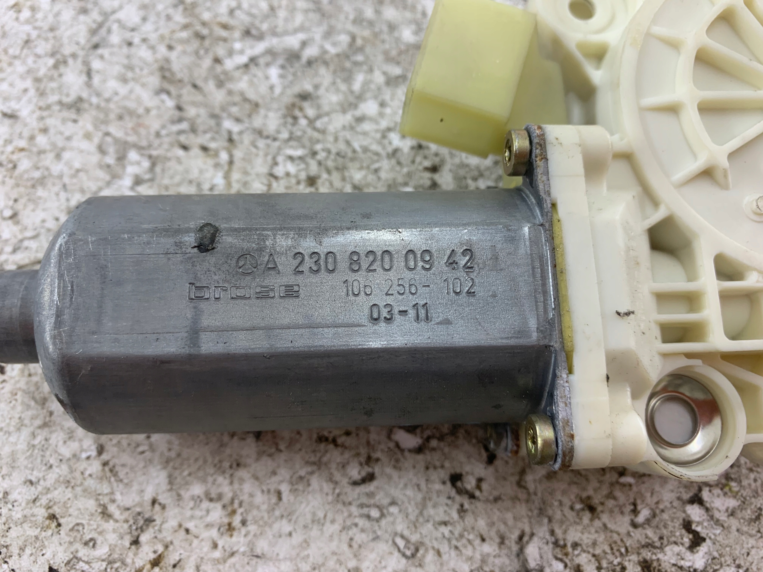 MERCEDES W414 VANEO mini motor windows left front A2308200942