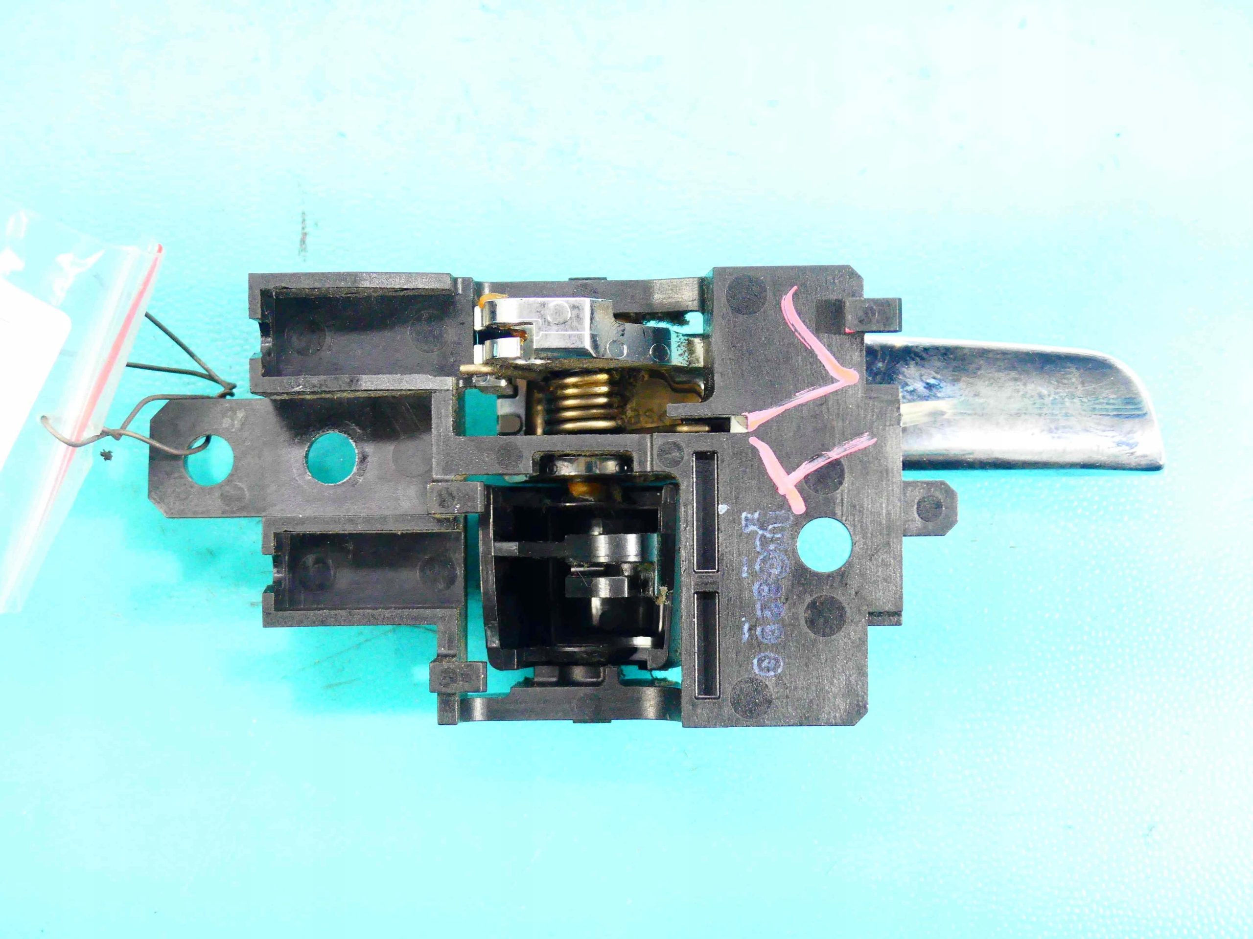 ручка двери внутренняя mitsubishi oe MN105359