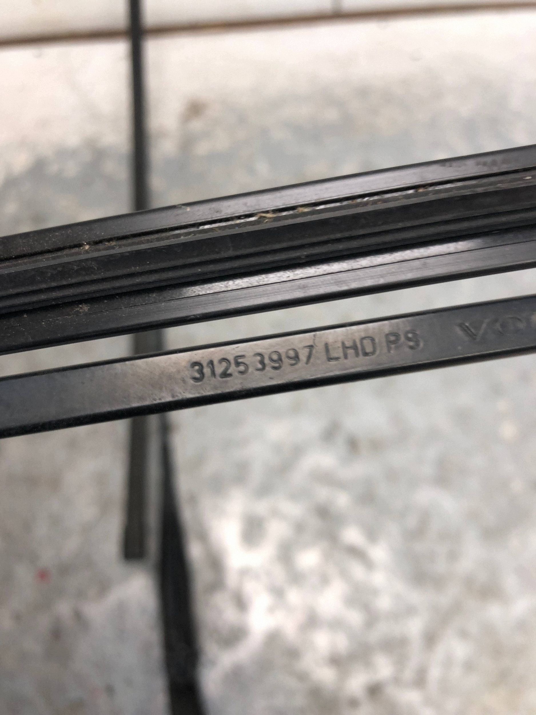 Bracci tergicristallo VOLVO C30 LIFT 31253997 31253996