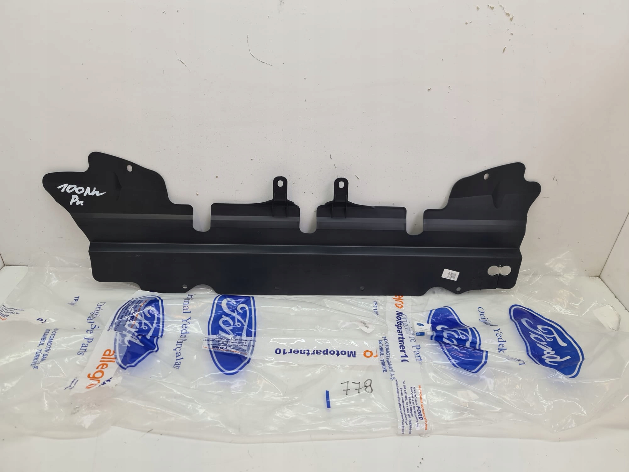 GK31-V8B384-B - РЕШІТКА РАДІАТОРА FORD TRANSIT MK8 НОВА