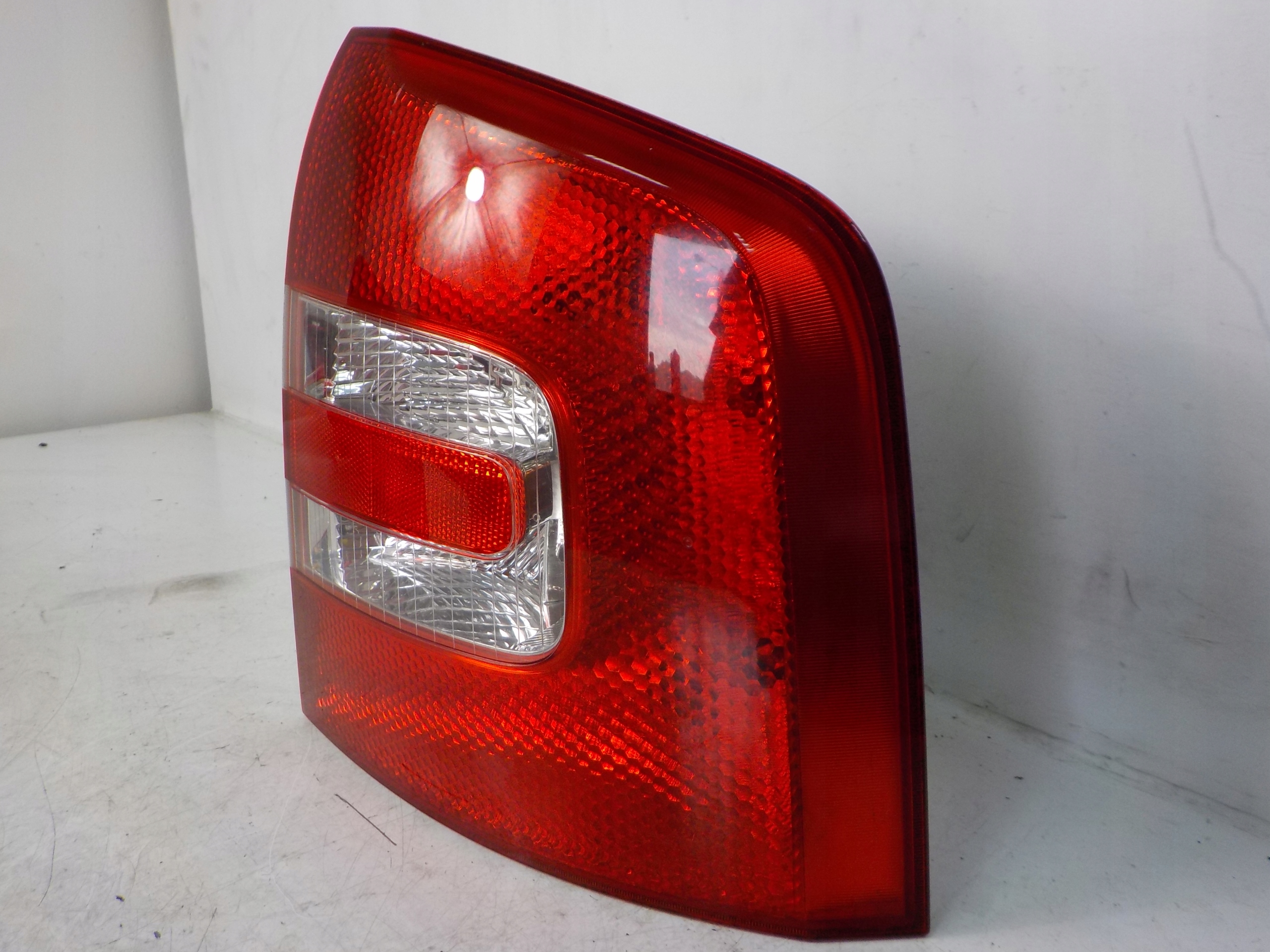 SKODA OCTAVIA II KOMBI light right rear part rear