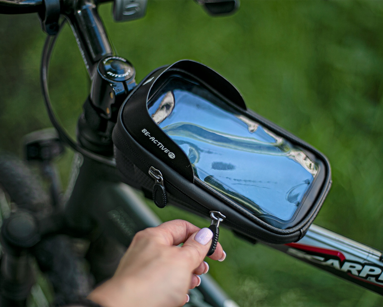 SAKWA ROWEROWA TORBA NA RAMĘ WODOODPORNA ETUI UCHWYT NA TELEFON Z DASZKIEM Marka Inna marka