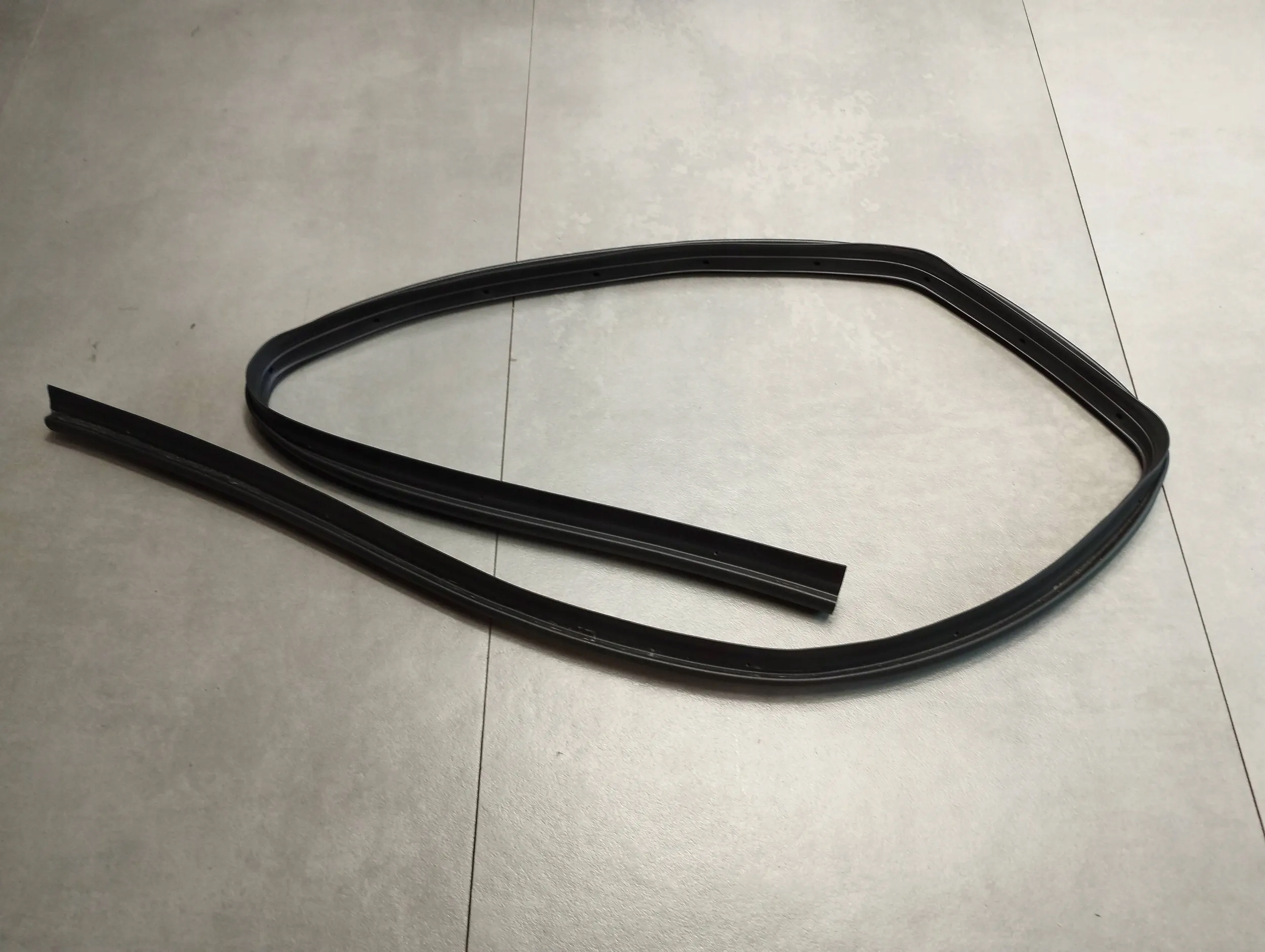 Audi Q4 e-tron 2023 USZCZELKA PROGU 89A833177