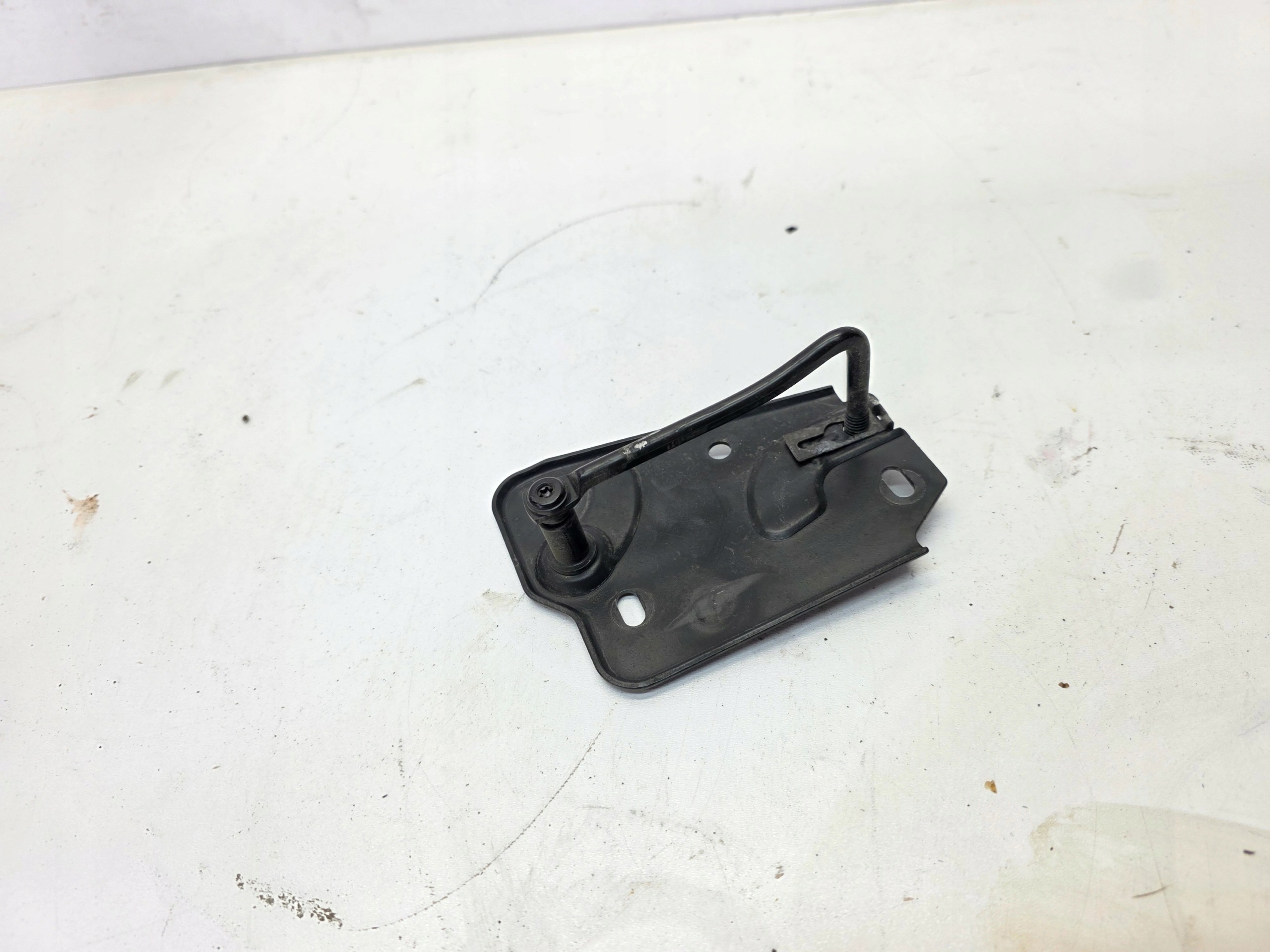 RYGIEL bonnet latch lock right AUDI A6 C8 4K0823186C