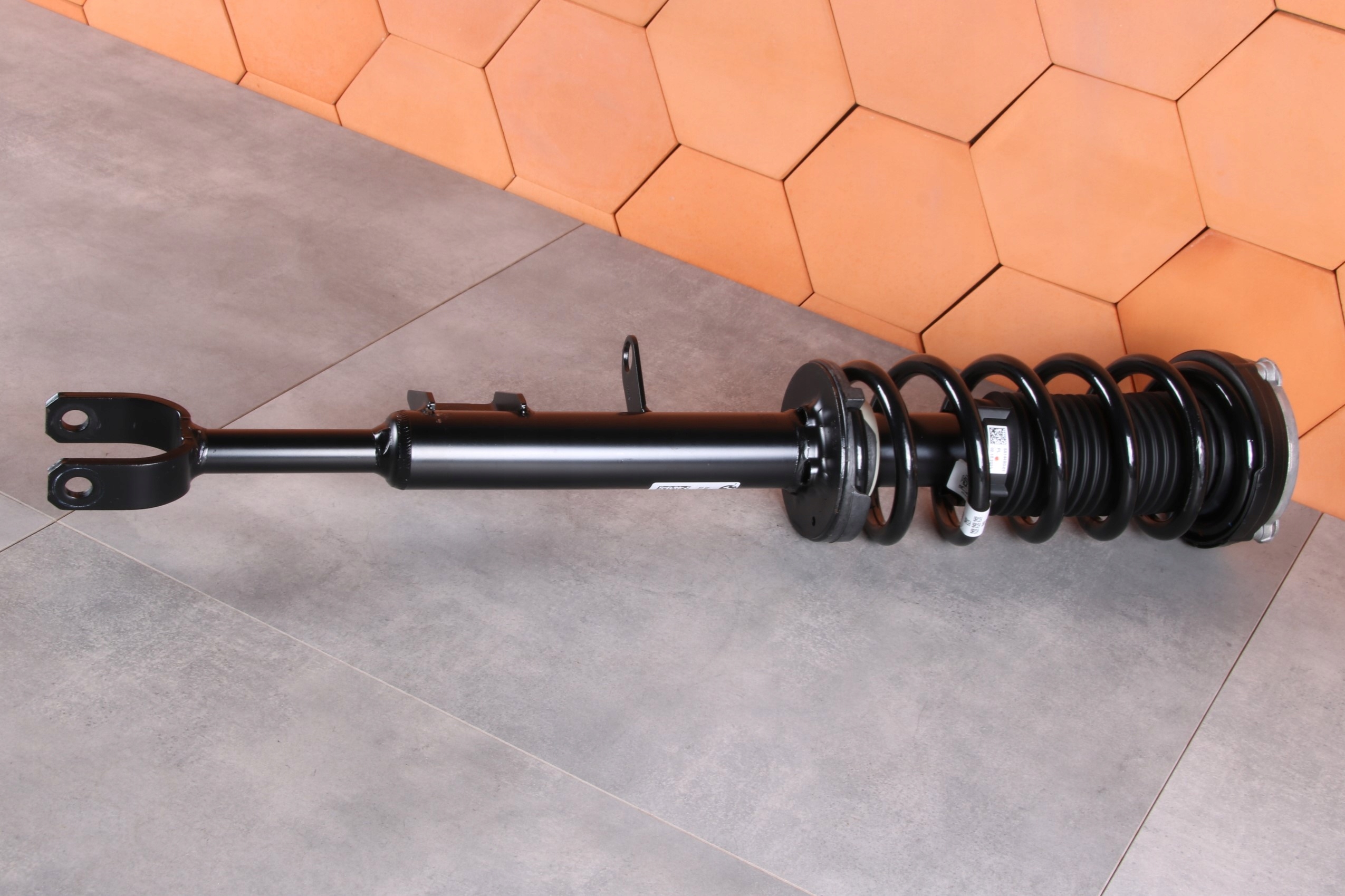 BMW 5 G60 530e B48X shock absorber left front front 5A135A5 8599 km !!!