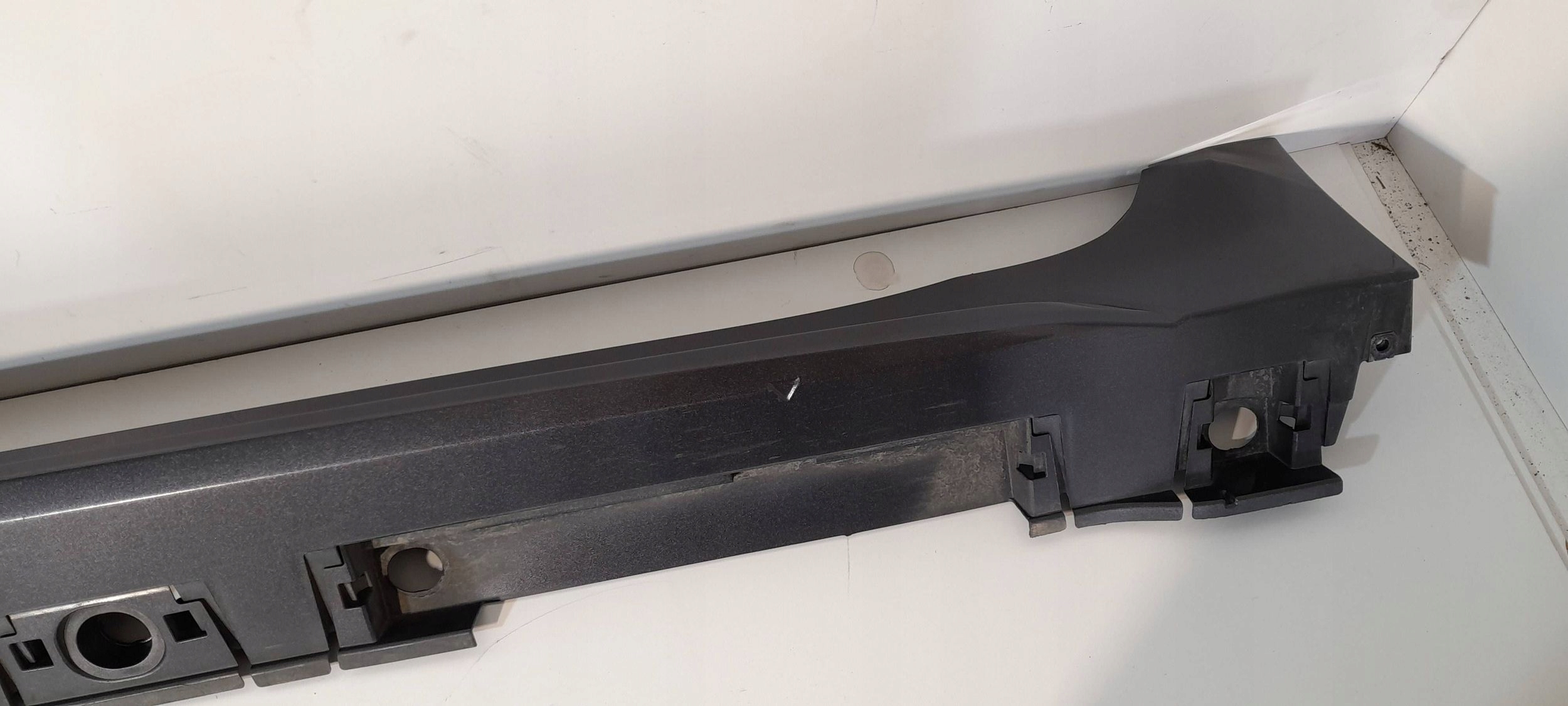 Toyota Corolla E21 Kombi moulding threshold left 7586002220 1G3 (LS12)