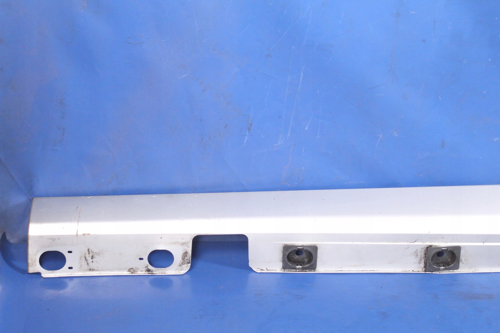 NAKŁADKA LISTWA PROGU LEWA MERCEDES W221 775 LONG Typ samochodu Samochody osobowe