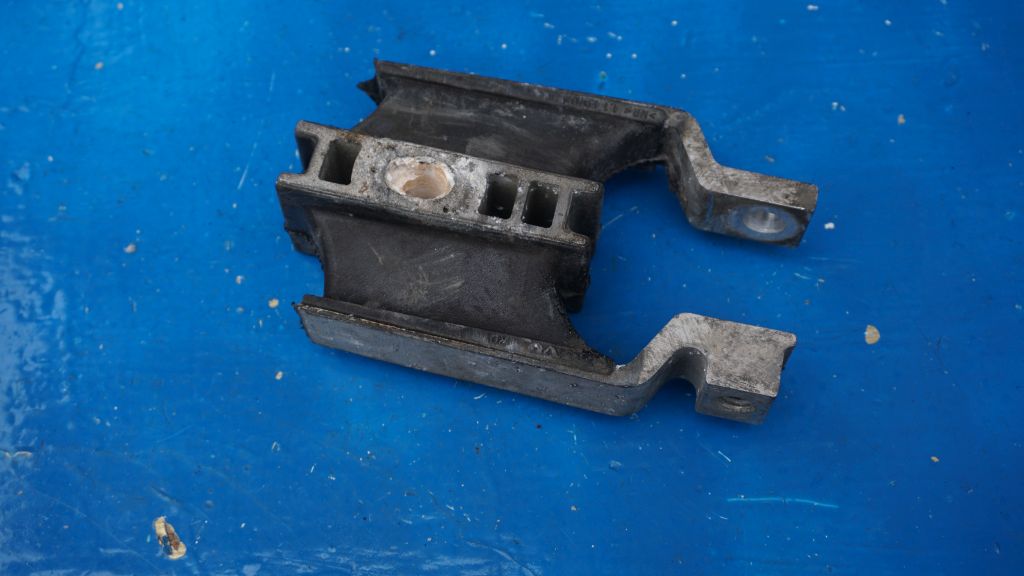 VOLVO V60 XC60 V90 XC90 2.0 D4 - airbag engine mount