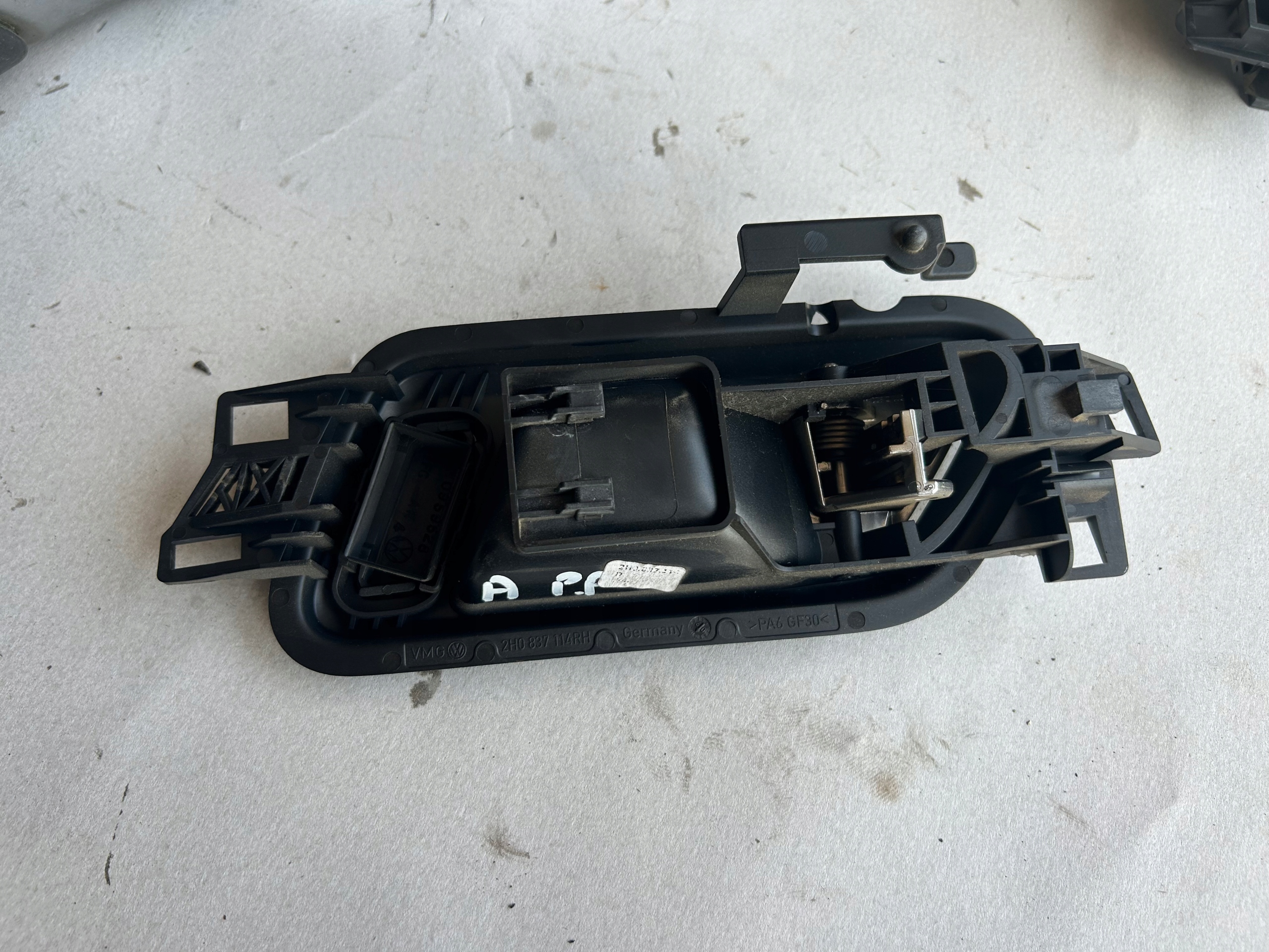 VW AMAROK handle inner right front 2H0837114RH