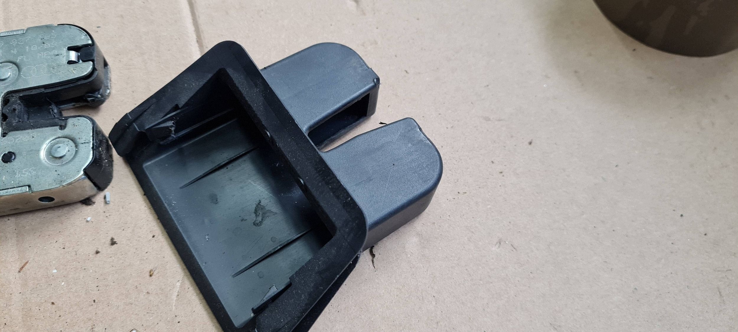 Q5 8R lock bonnet boot rear part A4 B8 A5 8T 8K9827505A