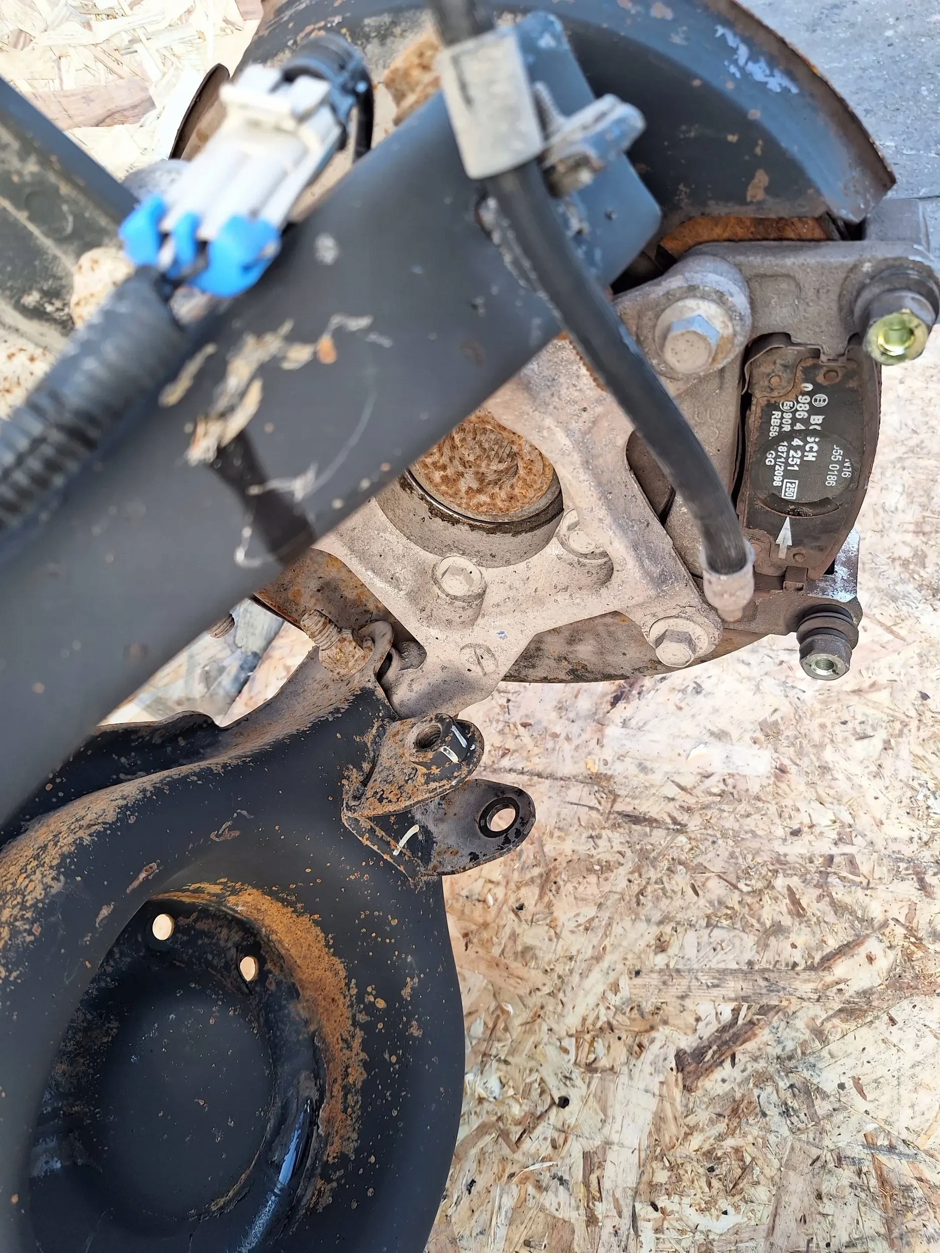 Opel Antara 2010 rear Zestawy springing (shock absorbers and springs)