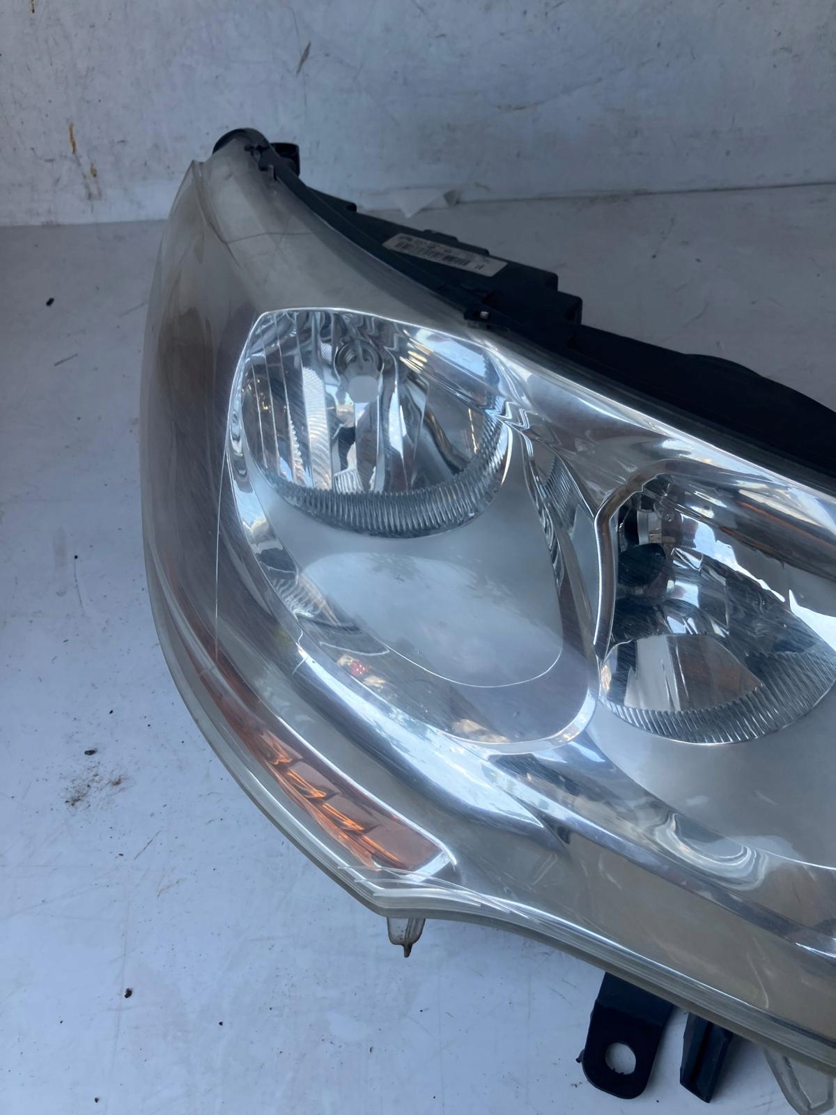 light right front CITROEN C4 II B7 9687304480