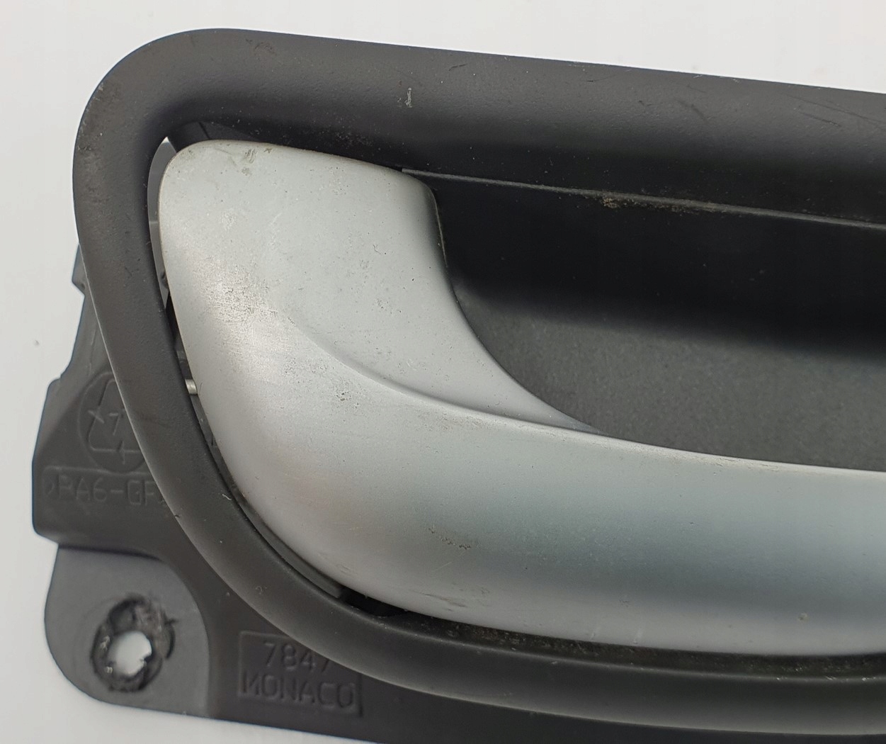 KLAMKA DRZWI LEWA VOLVO S80 I 09170045 Producent części Volvo OE