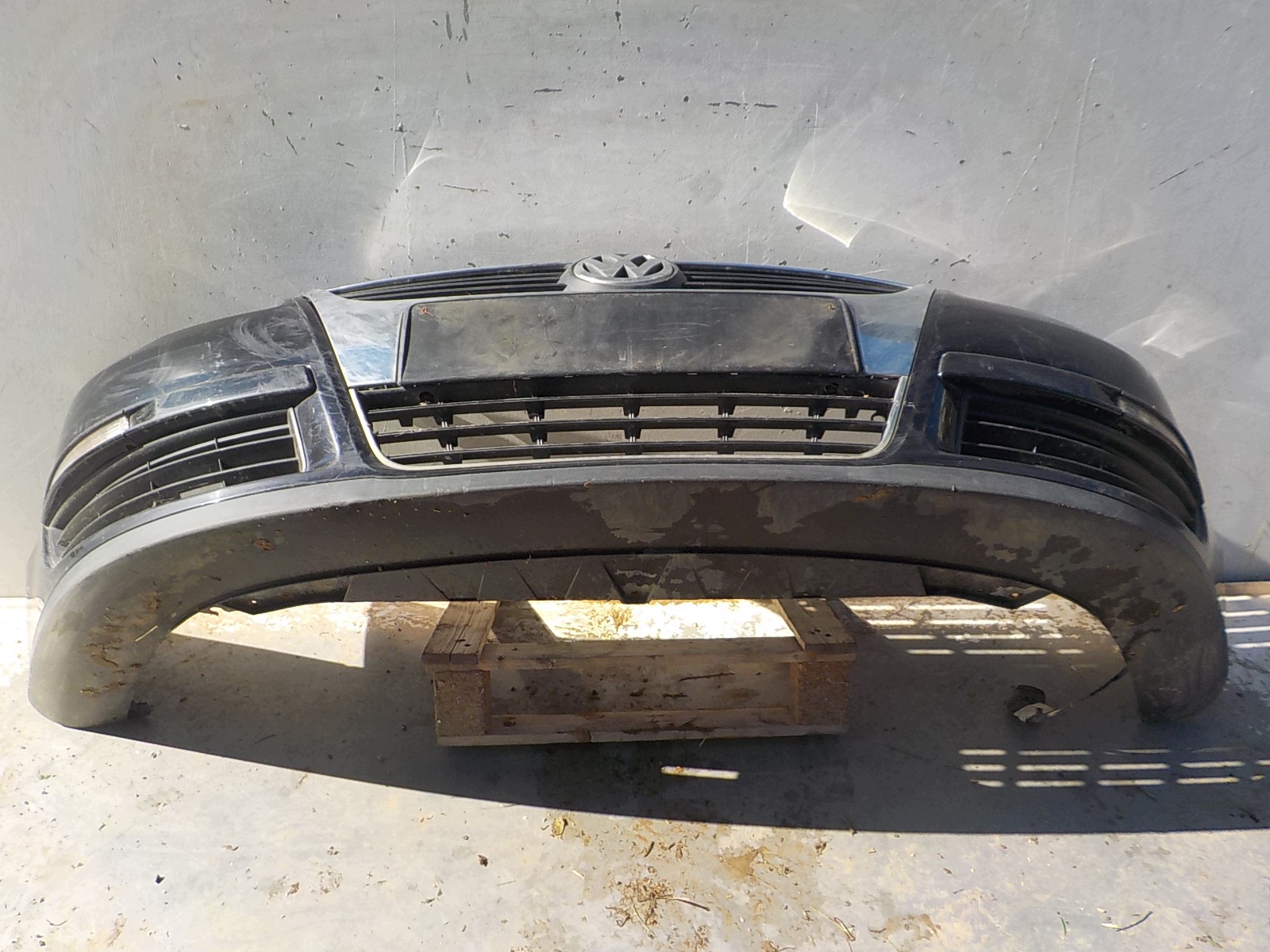 584 VOLKSWAGEN PASSAT B6 05-10 nárazník předek přední