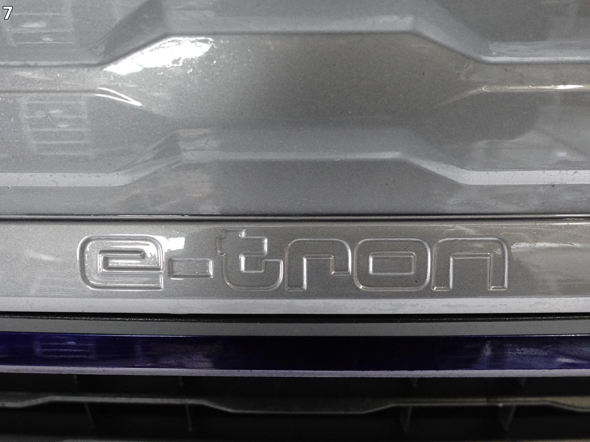 AUDI Q4 E-TRON 89A F4 21- bumper grill grille SPOILER grid cap front