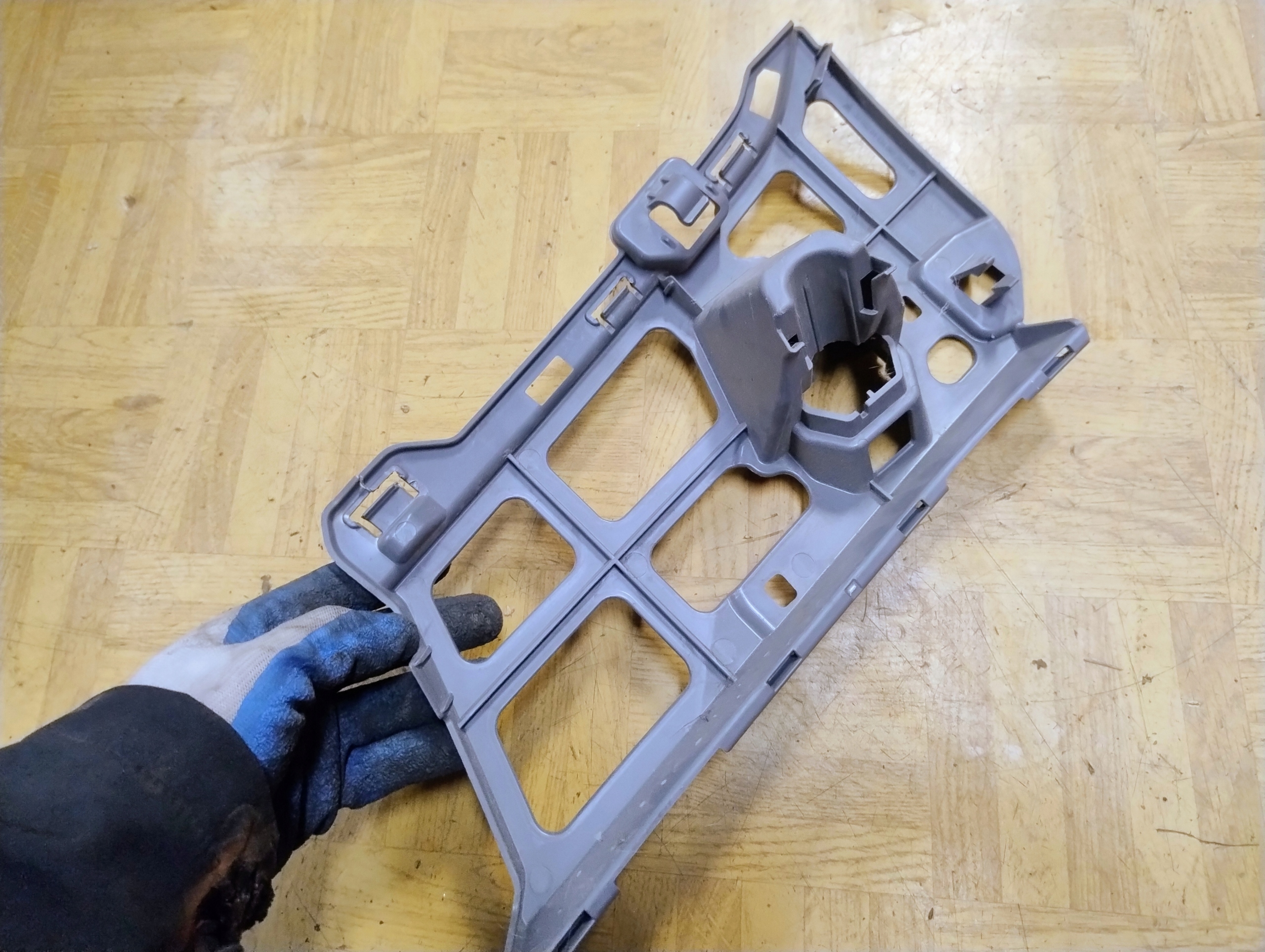 bumper bracket right front SKODA OCTAVIA IV 2020- 5E3807056
