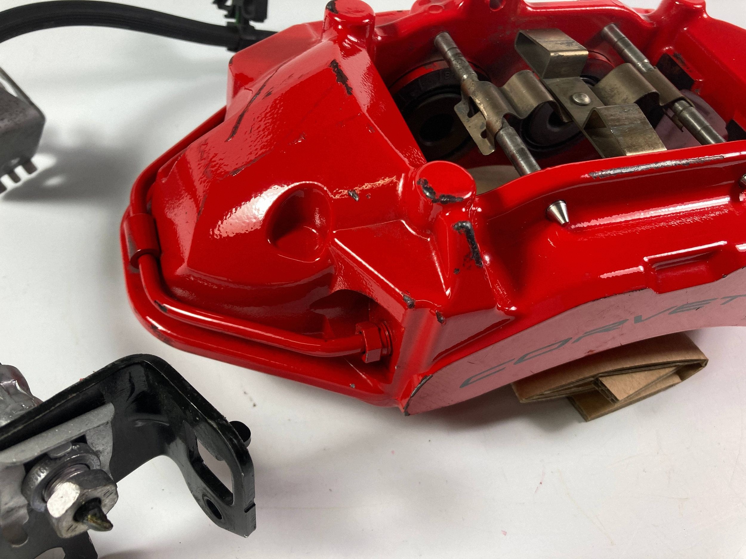 Chevrolet Corvette C8 caliper brake left rear part z przewodem 2020-26