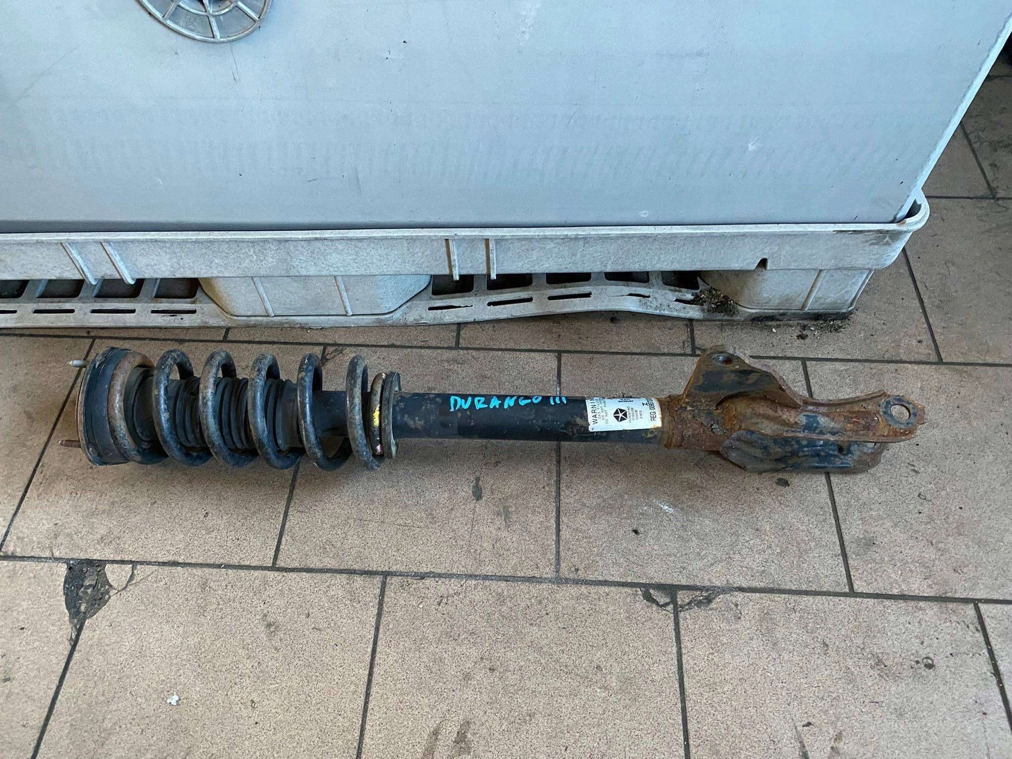 амортизатор перед передний левый Dodge DURANGO 2016-