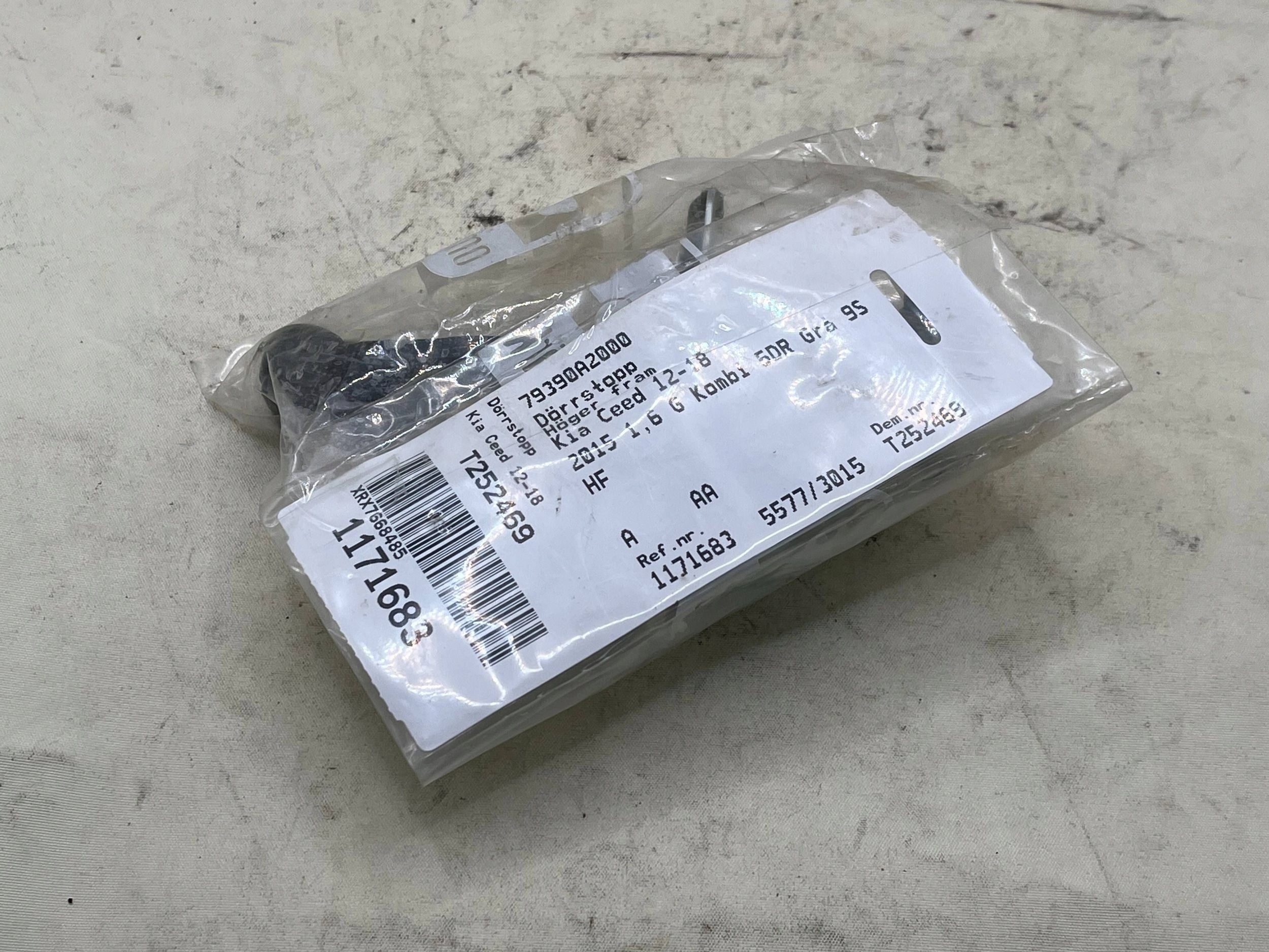 KIA CEED CARENS limiter door 79390A2000 !J