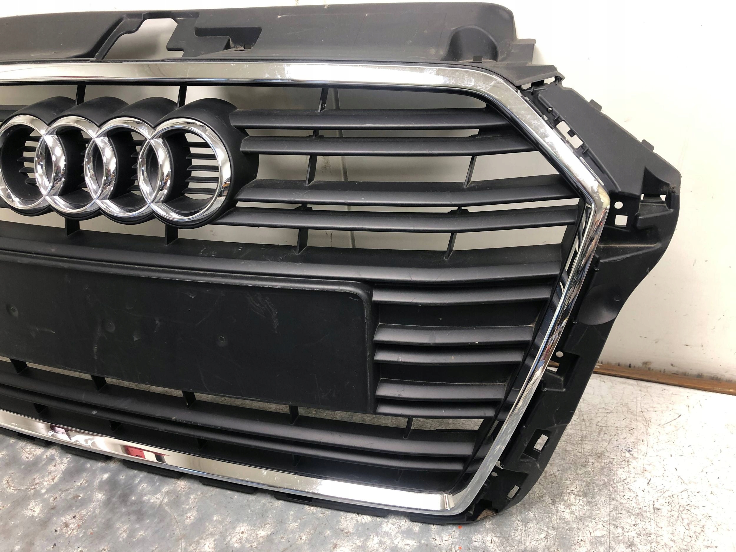 Grill Grill AUDI A3 8V SB LIFT 8V3853651AA