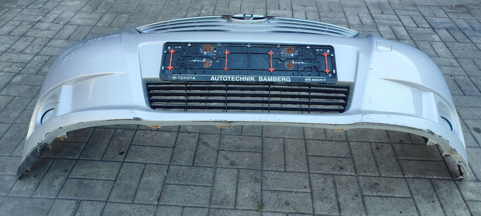 bumper front front Toyota Avensis T27 kombi 1F7