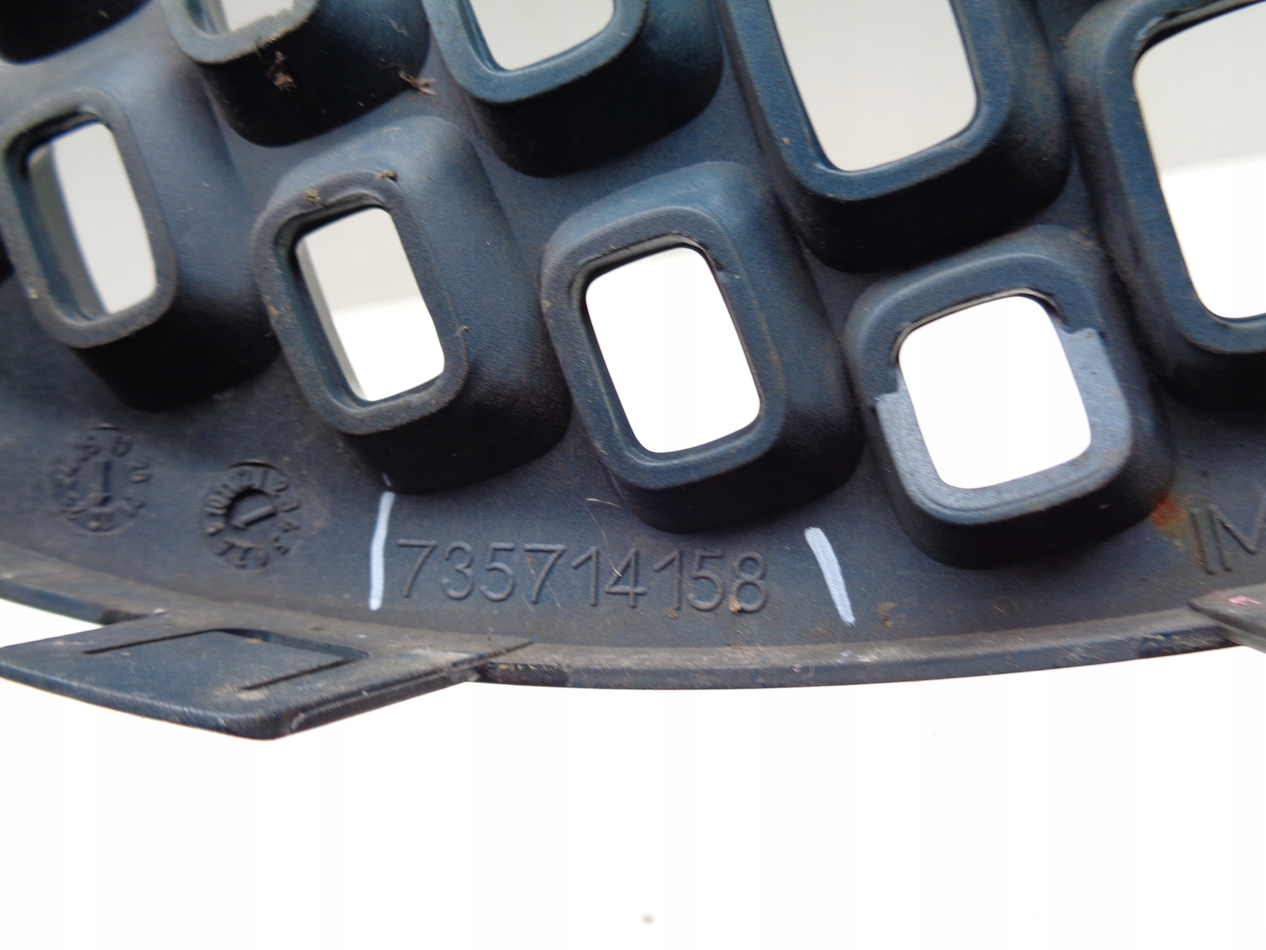 grid of a bumper left HONDA CRV V 19