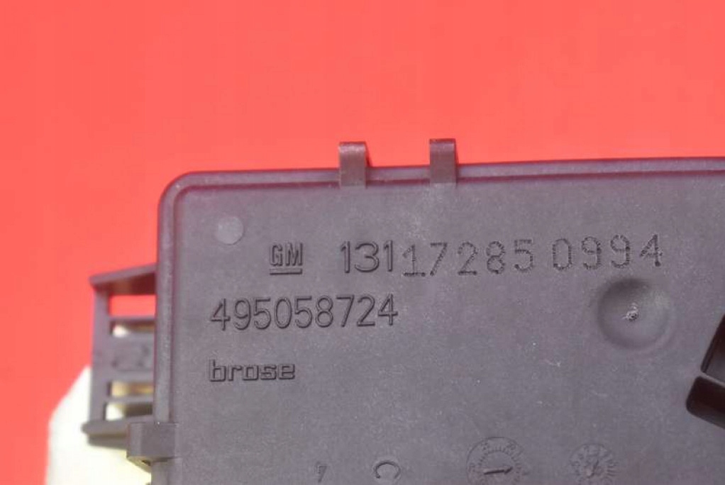 lock bonnet rear part boot 13117285 OPEL ASTRA 3 III H 5D HB 04-07