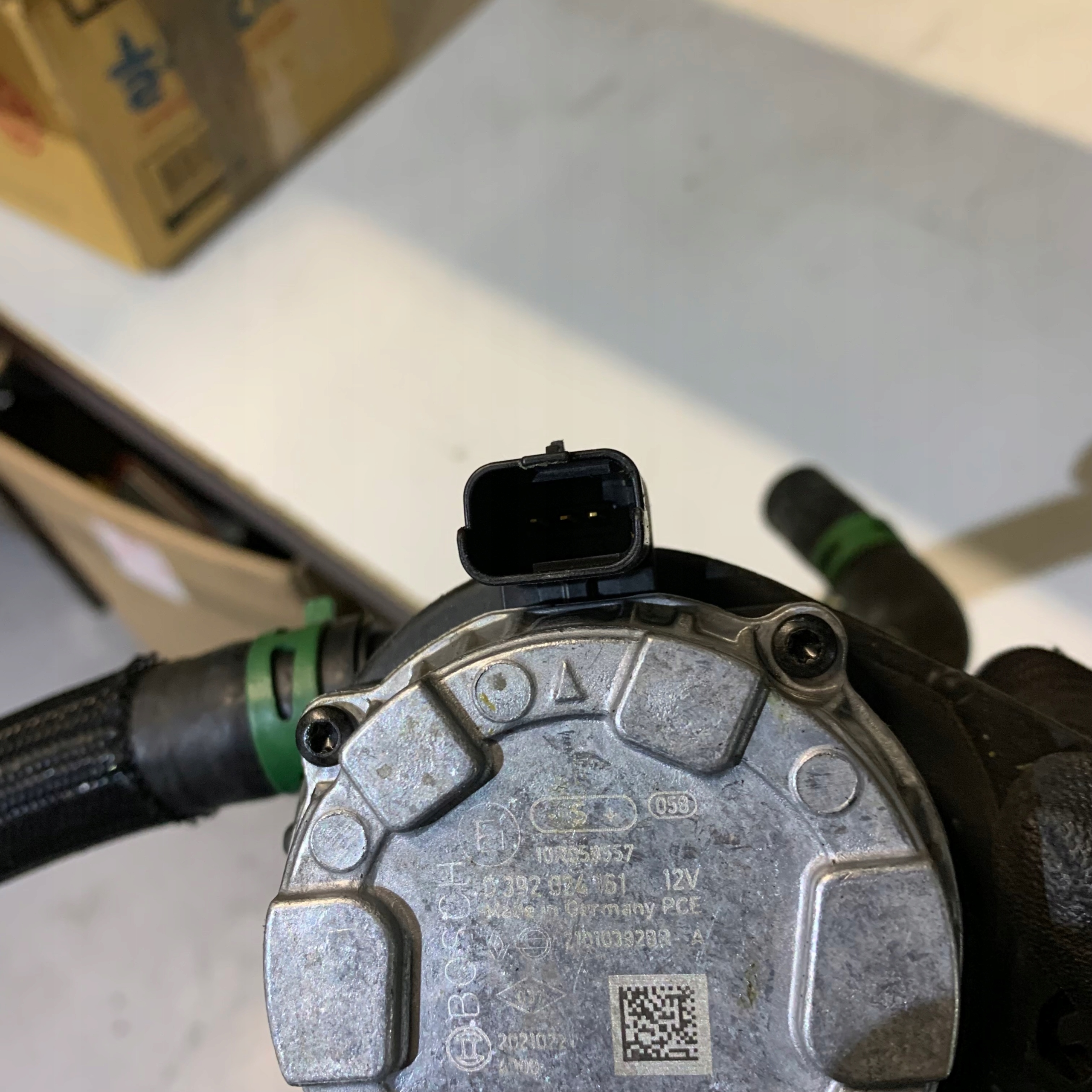 RENAULT ZOE II pumpa OBIEGOWA vode 210103928R