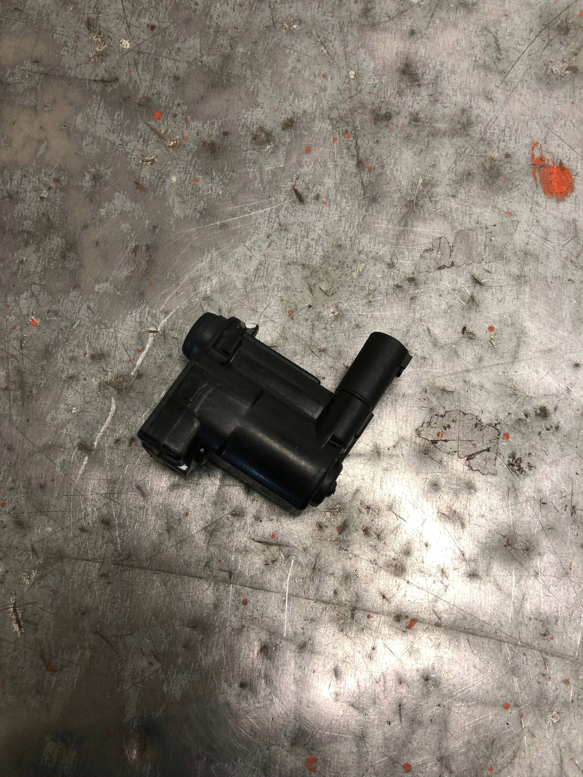 sensor OTWARCIA bonnet boot MERCEDES W213 A0008206205