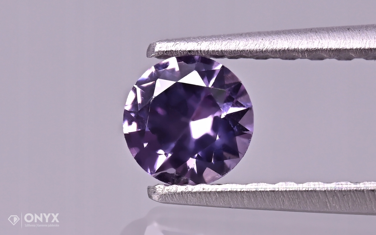 Spinel fazetovaný kulatý fi 4 mm