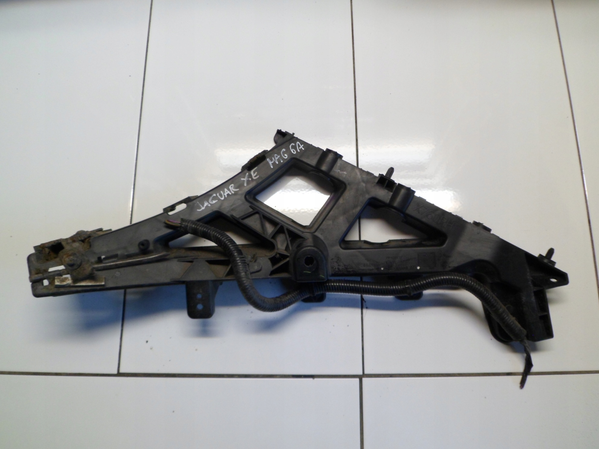 JAGUAR XE bumper bracket right rear part GX7317A881AC