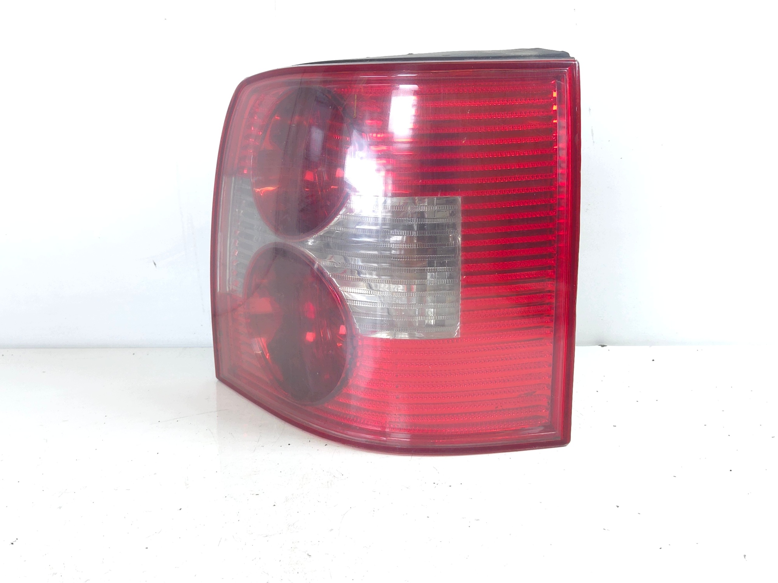 VW PASSAT B5 LIFT KOMBI light right rear part