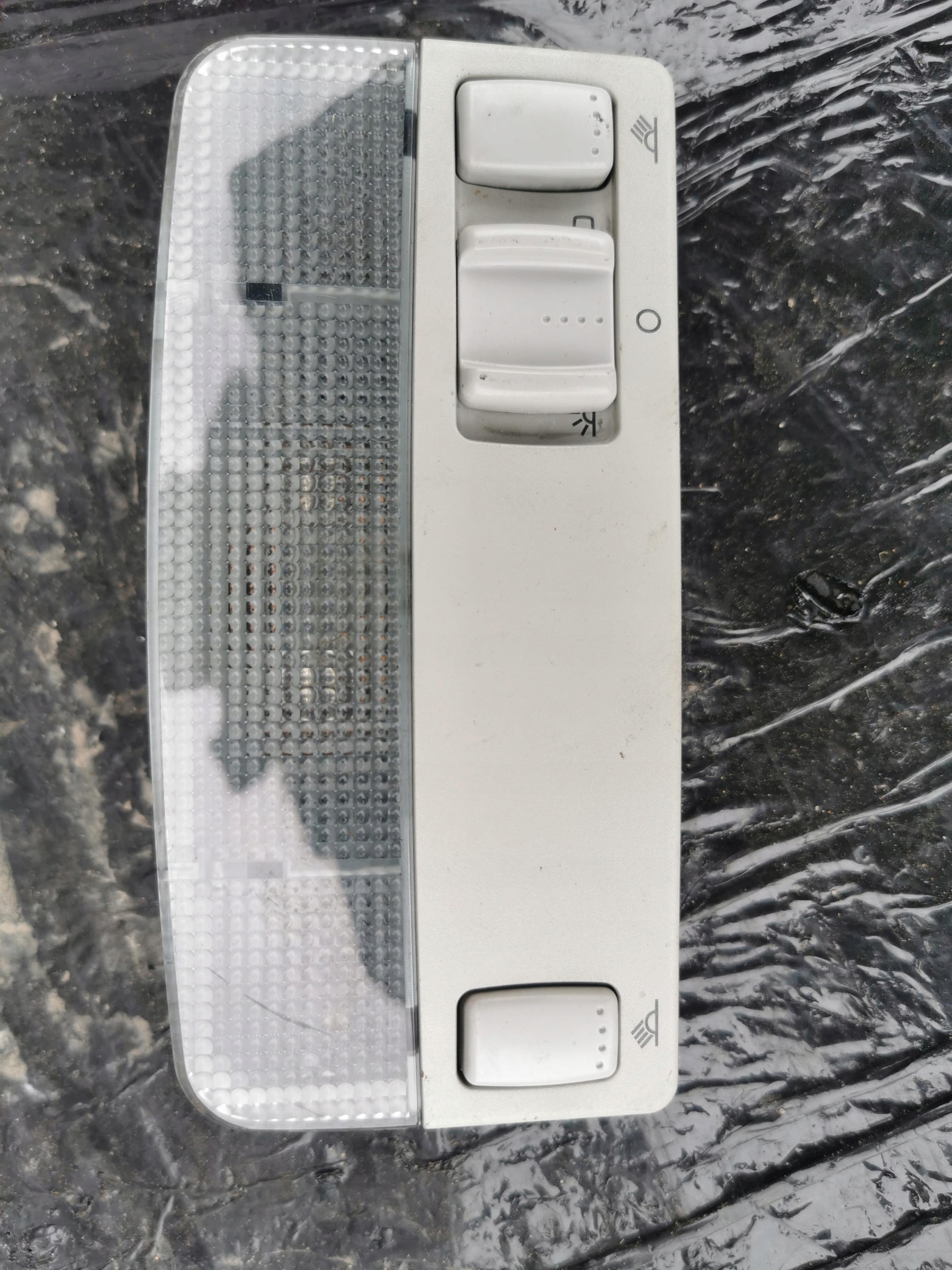 LAMPKA WNĘTRZA 3B0947105C VW SKODA AUDI SEAT