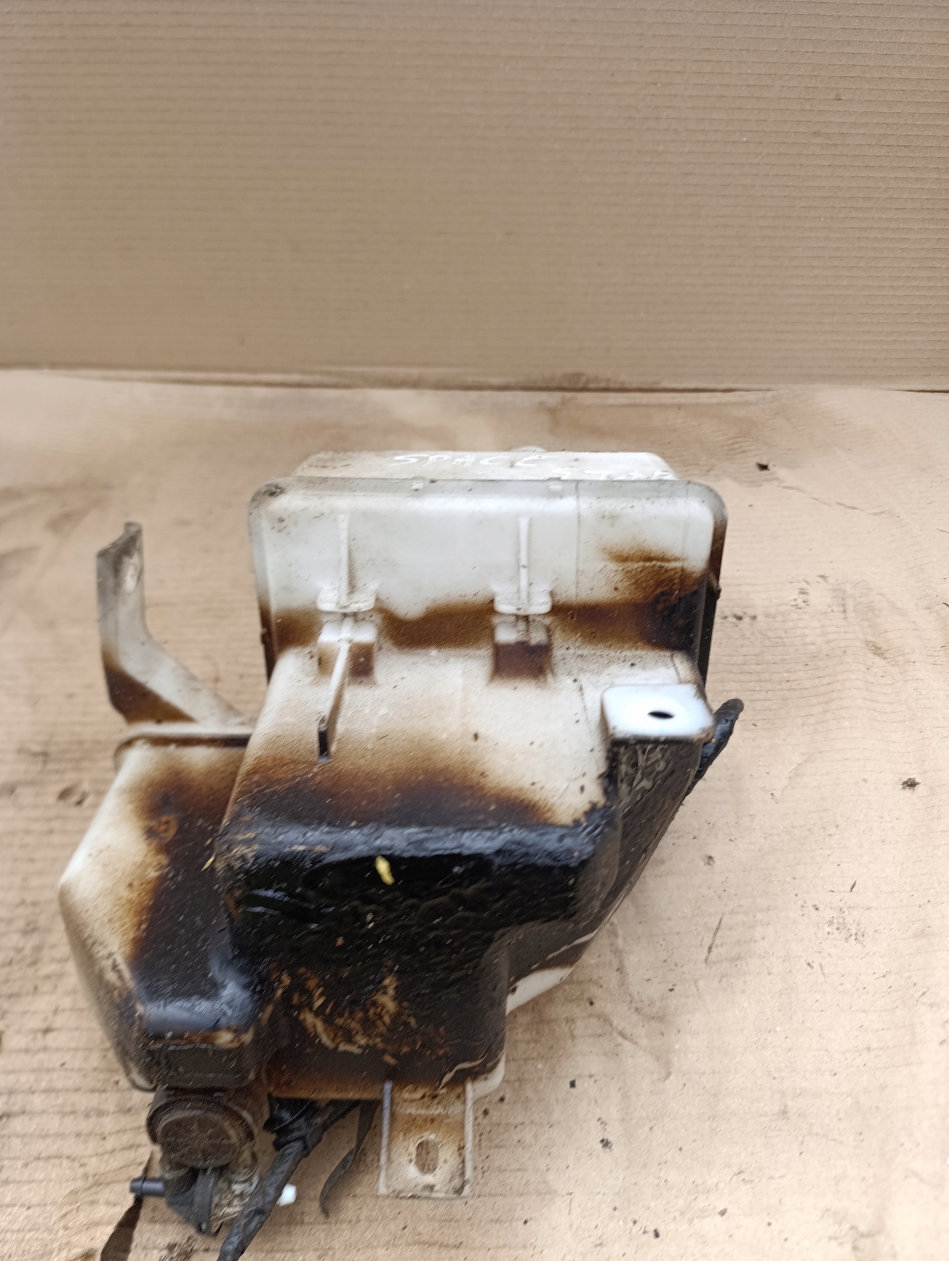 mitsubishi Space Star II бачок омывателя