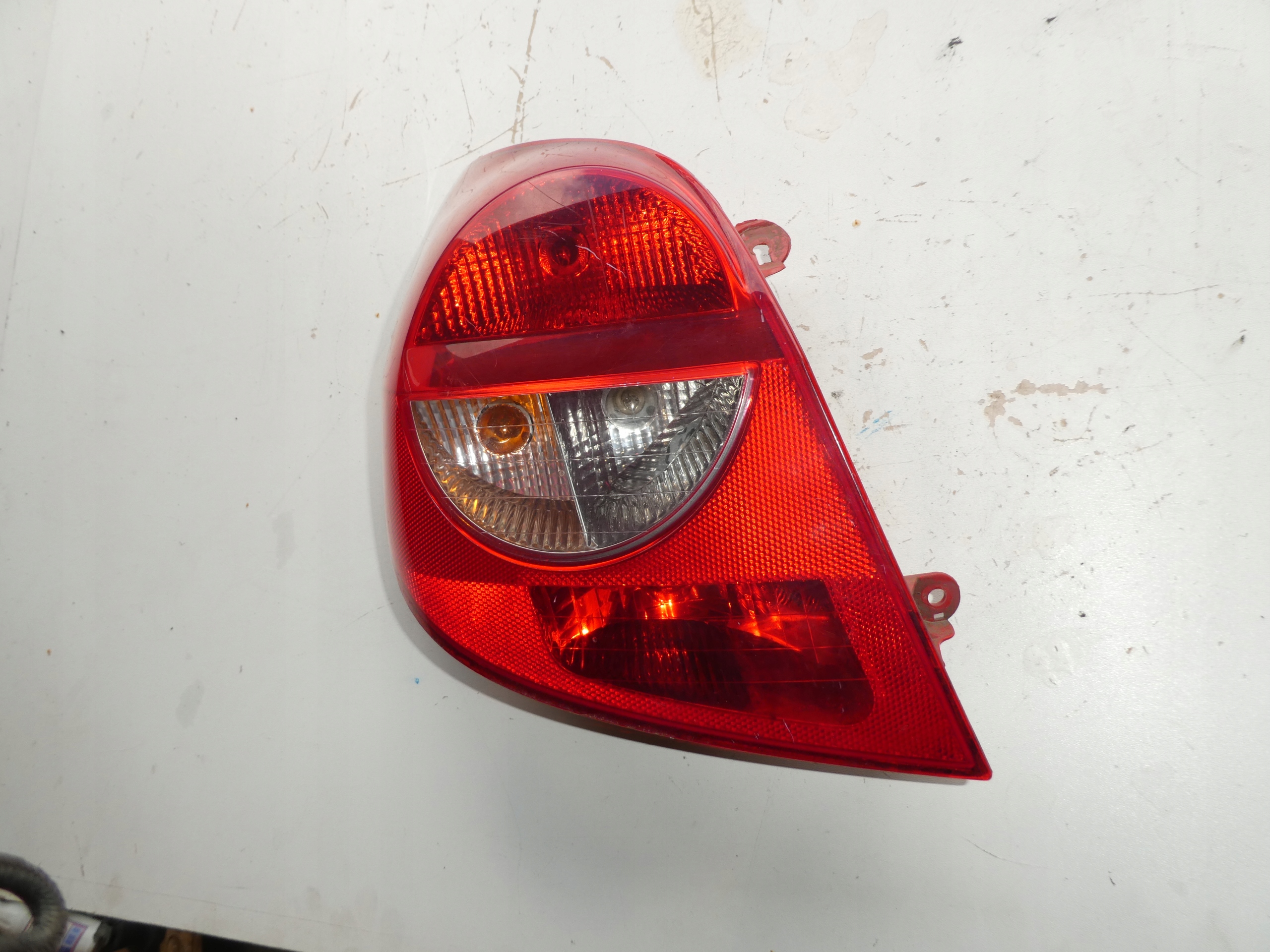 CLIO III light left rear rear part
