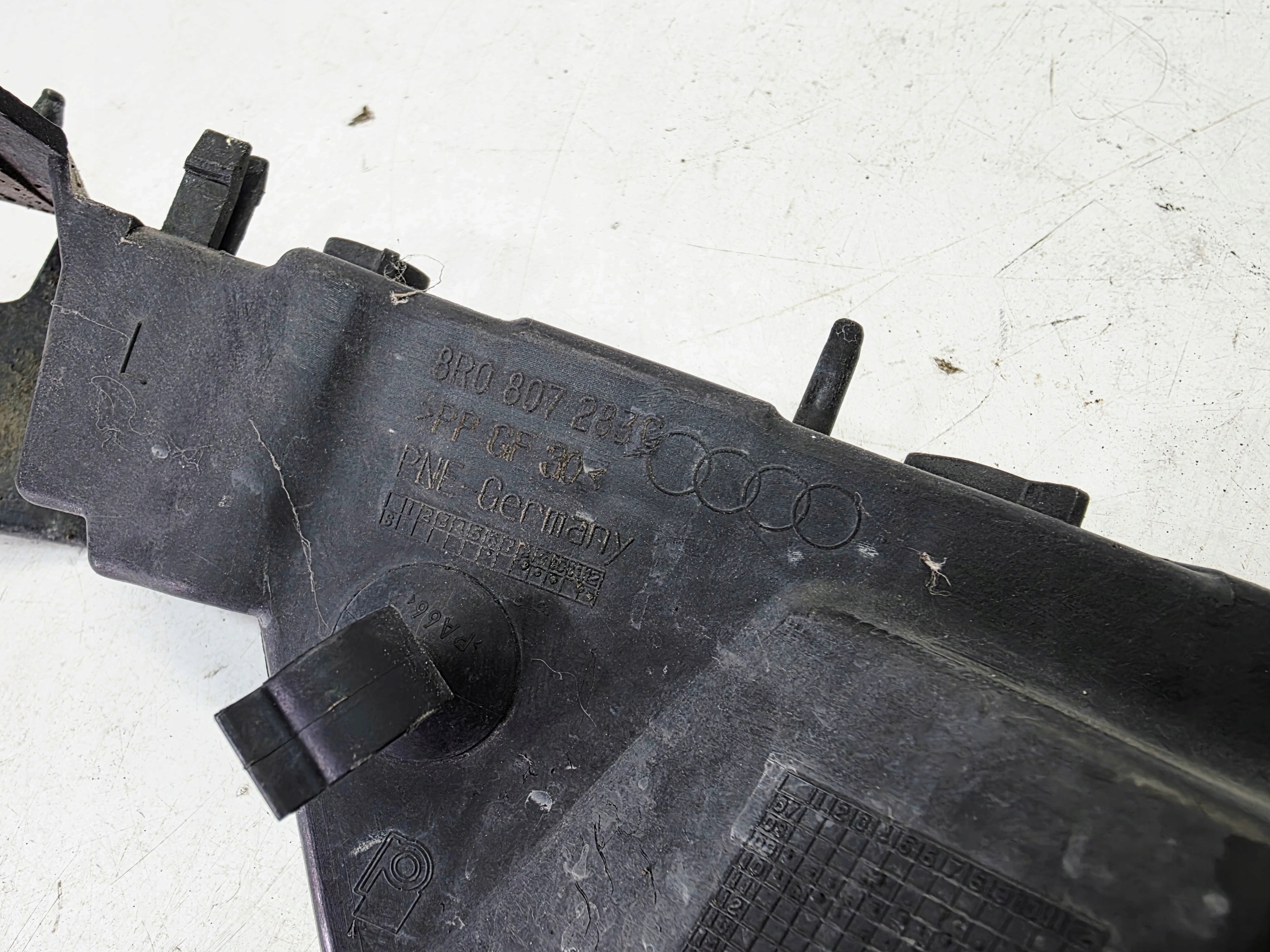 support holder of a bumper left front AUDI Q5 8R 8R0807283C
