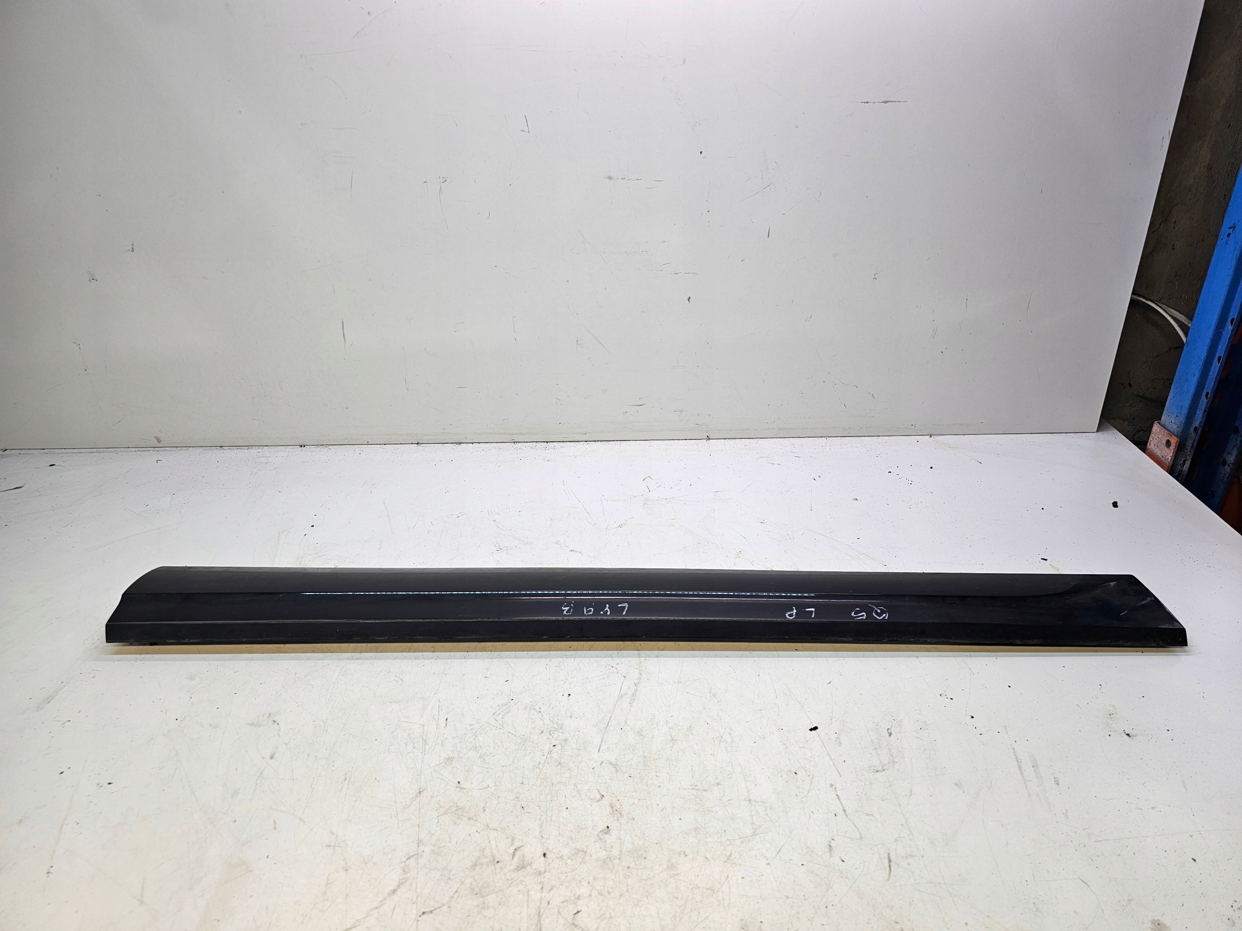 moulding door lower left front AUDI Q5 8R LY9B 8R0853959E