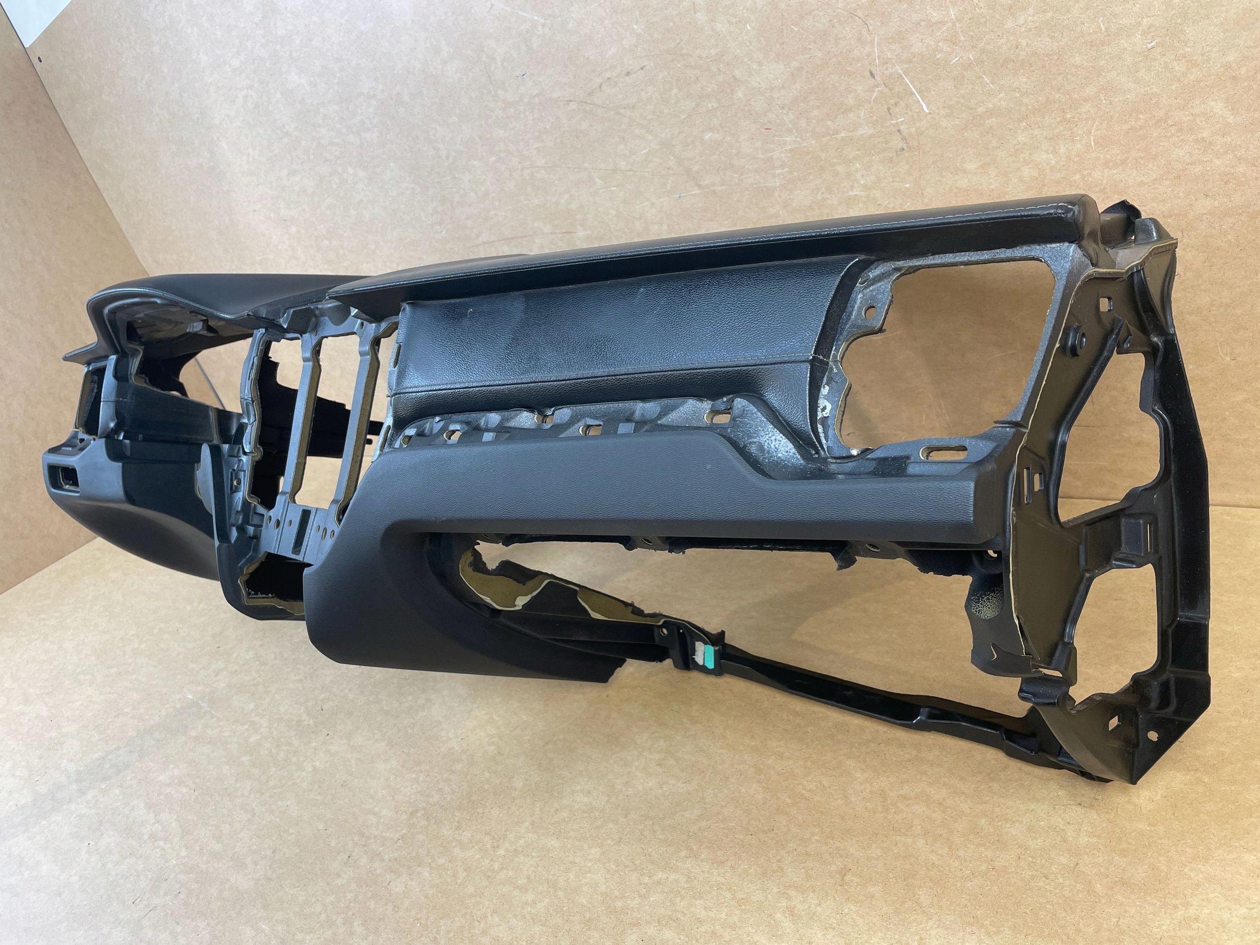 dashboard instrument panel cockpit upholstery VOLVO XC60 II 2017- HEAD UP 31417555