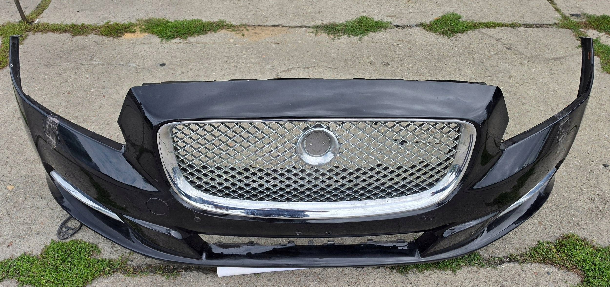 Jaguar XJ X351 AW9317C831 before lifitngiem 2009-2013 front bumper