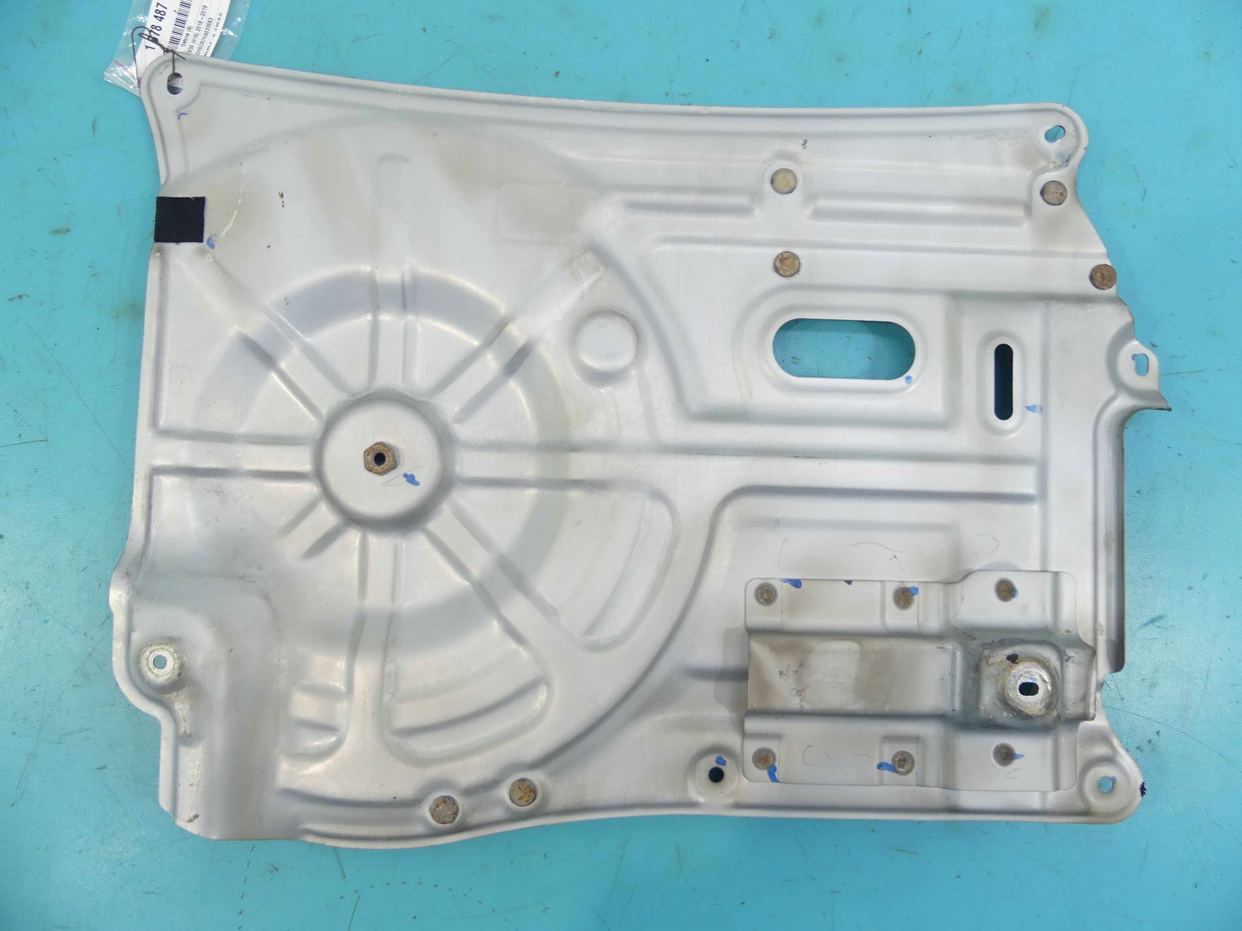 Кришка сабвуфера лист INFINITI QX30 Q30